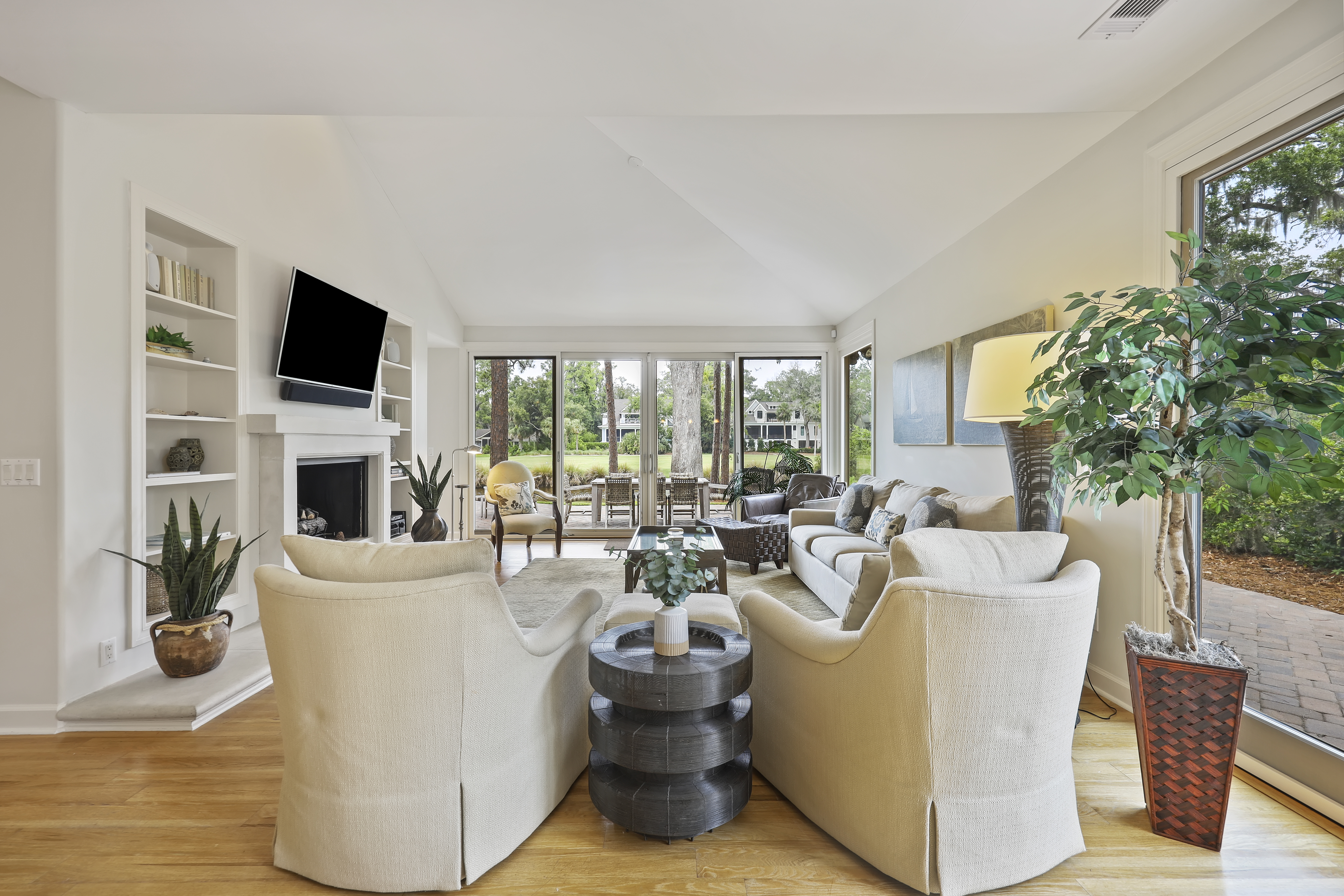 8 Beach Lagoon | Living Room