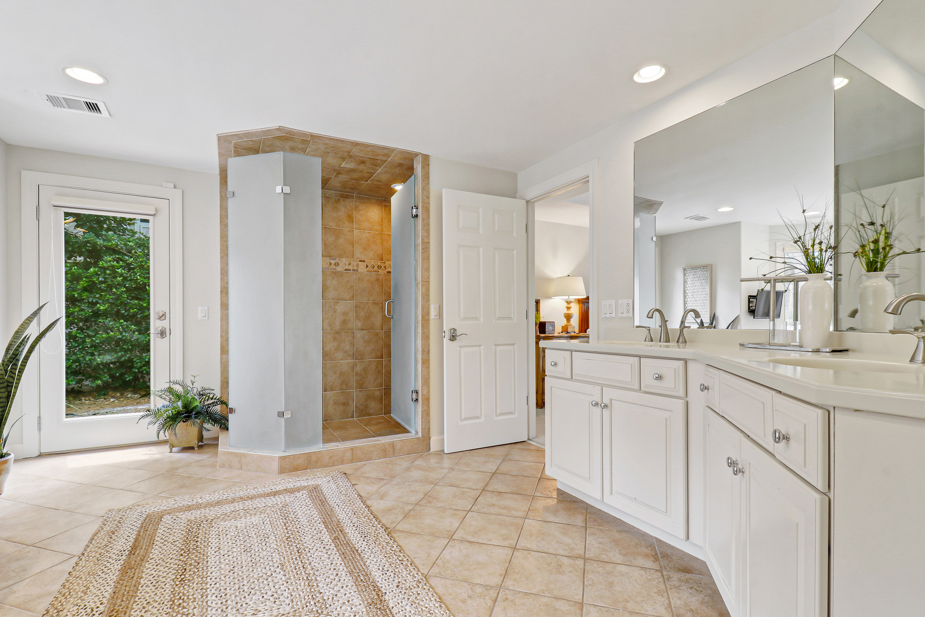 8 Beach Lagoon | Bedroom 1 Bathroom