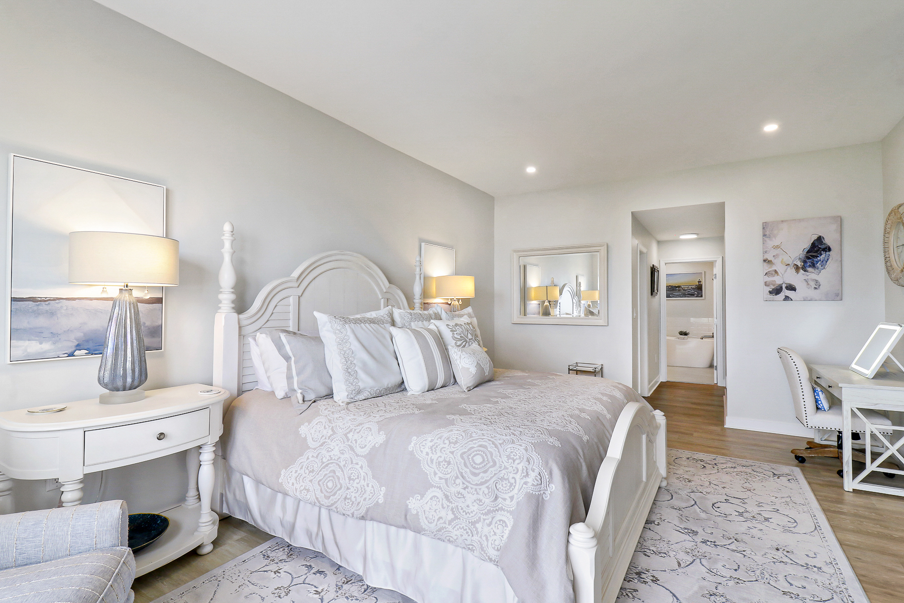 1922 South Beach Club | Bedroom 3 primary king suite w/ balcony 