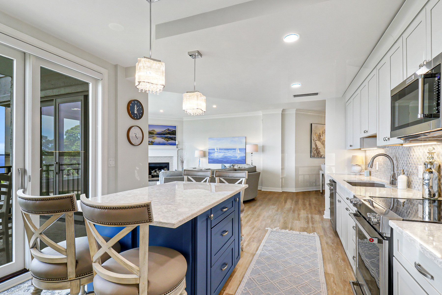 1922 South Beach Club | Open kitchen, coffee bar, balcony access