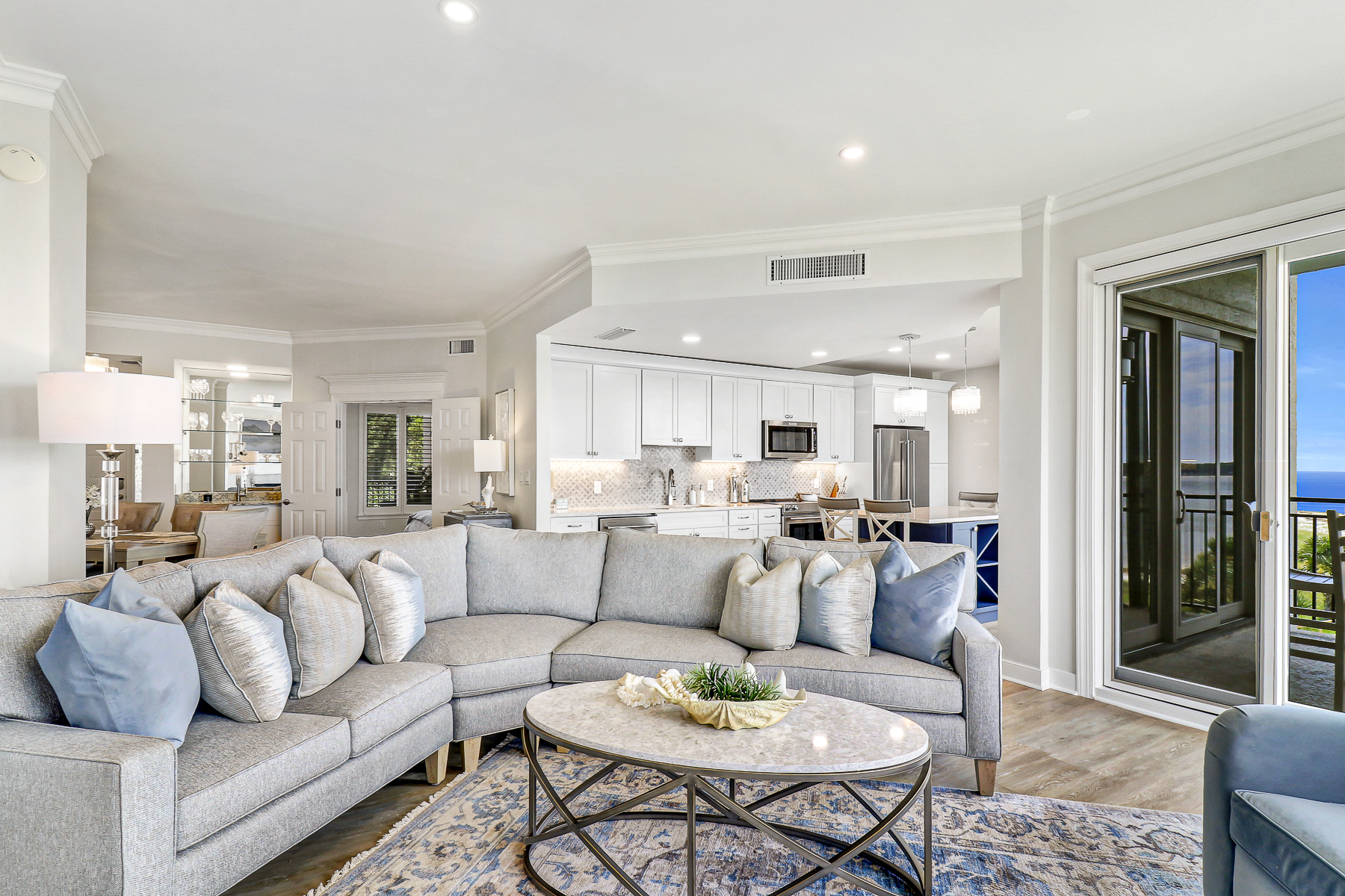 1922 South Beach Club | Stunning living space with amazing view