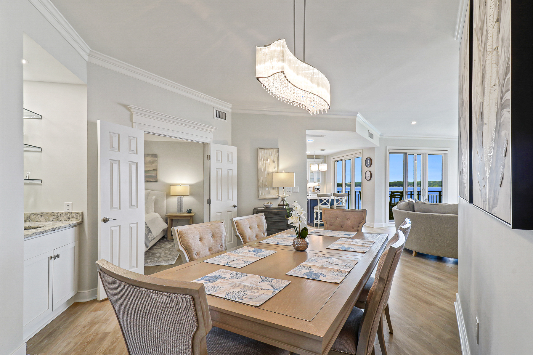 1922 South Beach Club | Dining for 6 with wet bar nearby