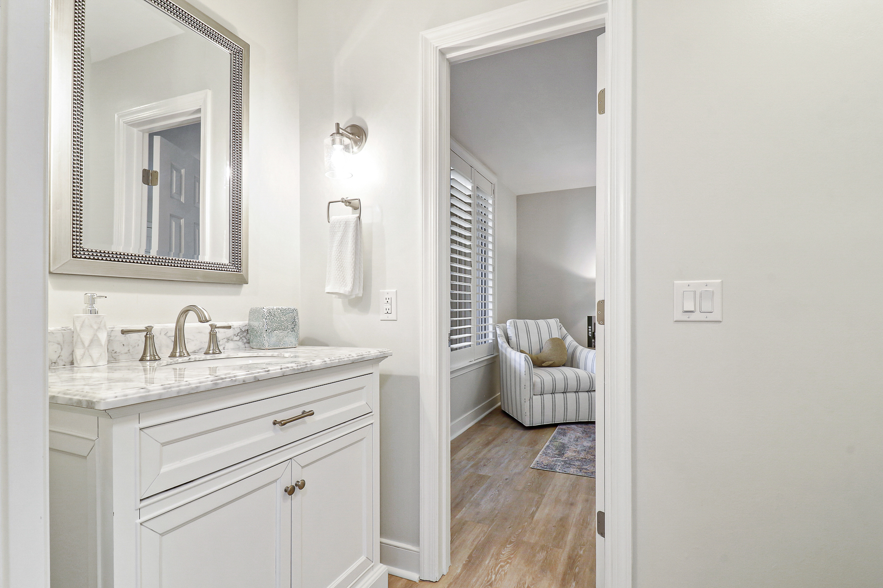 1922 South Beach Lagoon | Half bath for Bedroom 1 & main living