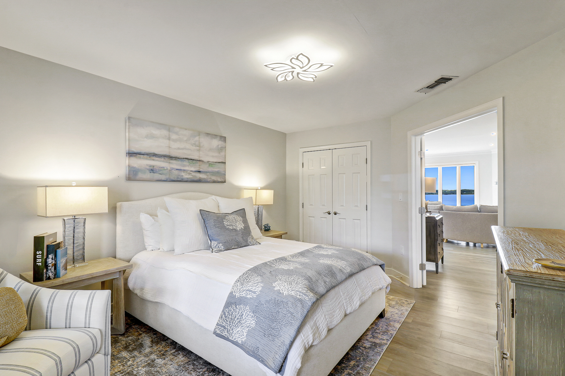 1922 South Beach Club | Bedroom 1, elegant king suite with TV