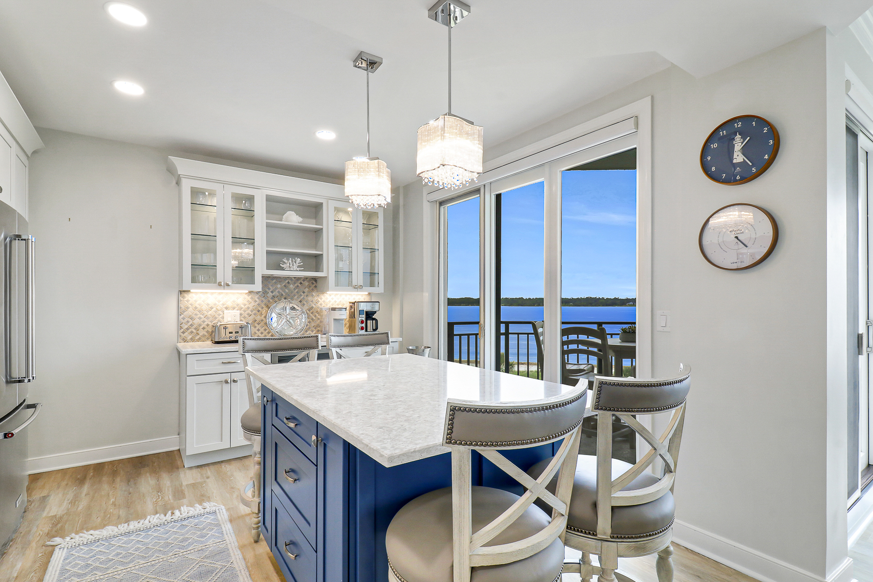 1922 South Beach Club | Open kitchen, coffee bar, balcony access
