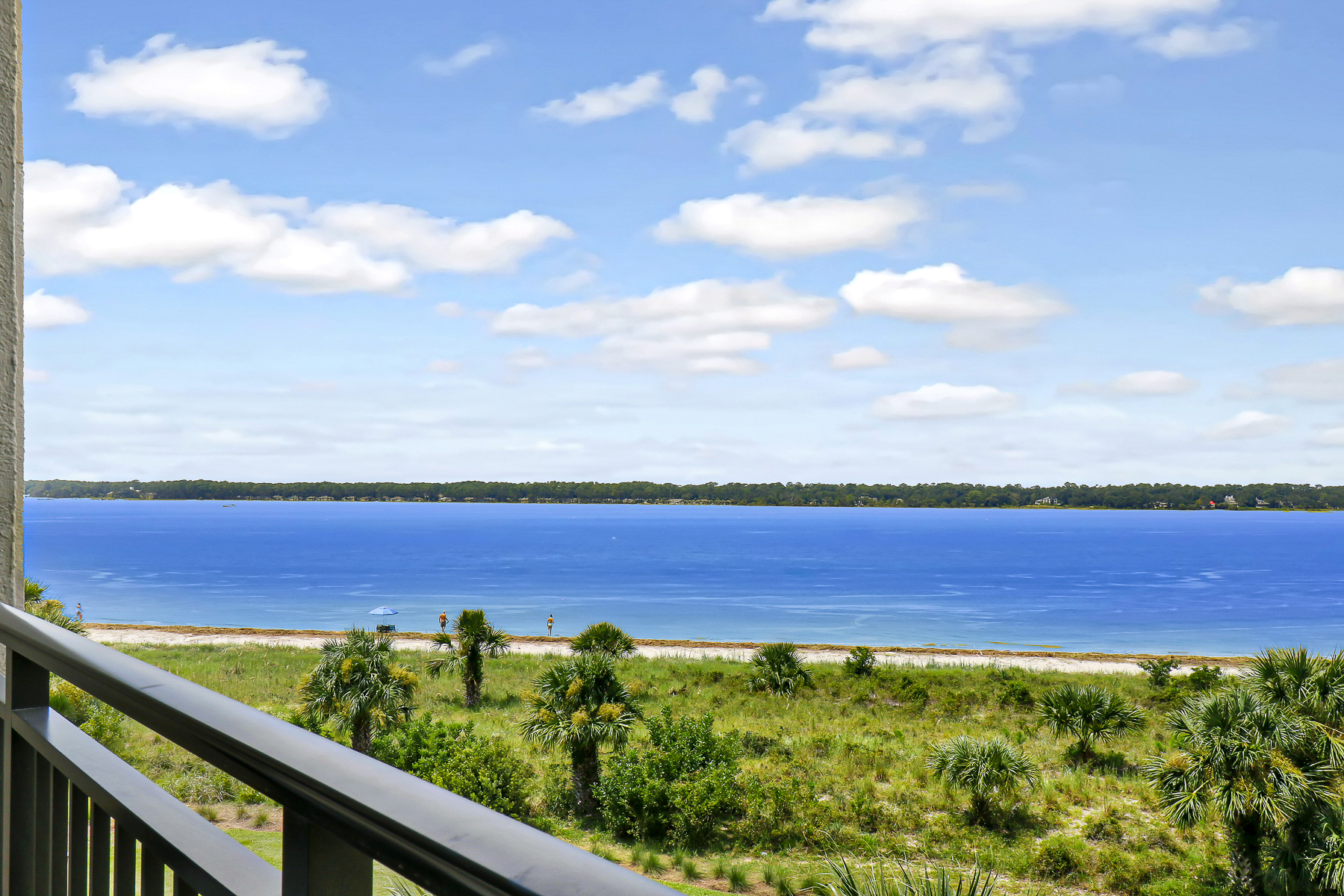 1922 South Beach Club | Scenic private balcony with seating
