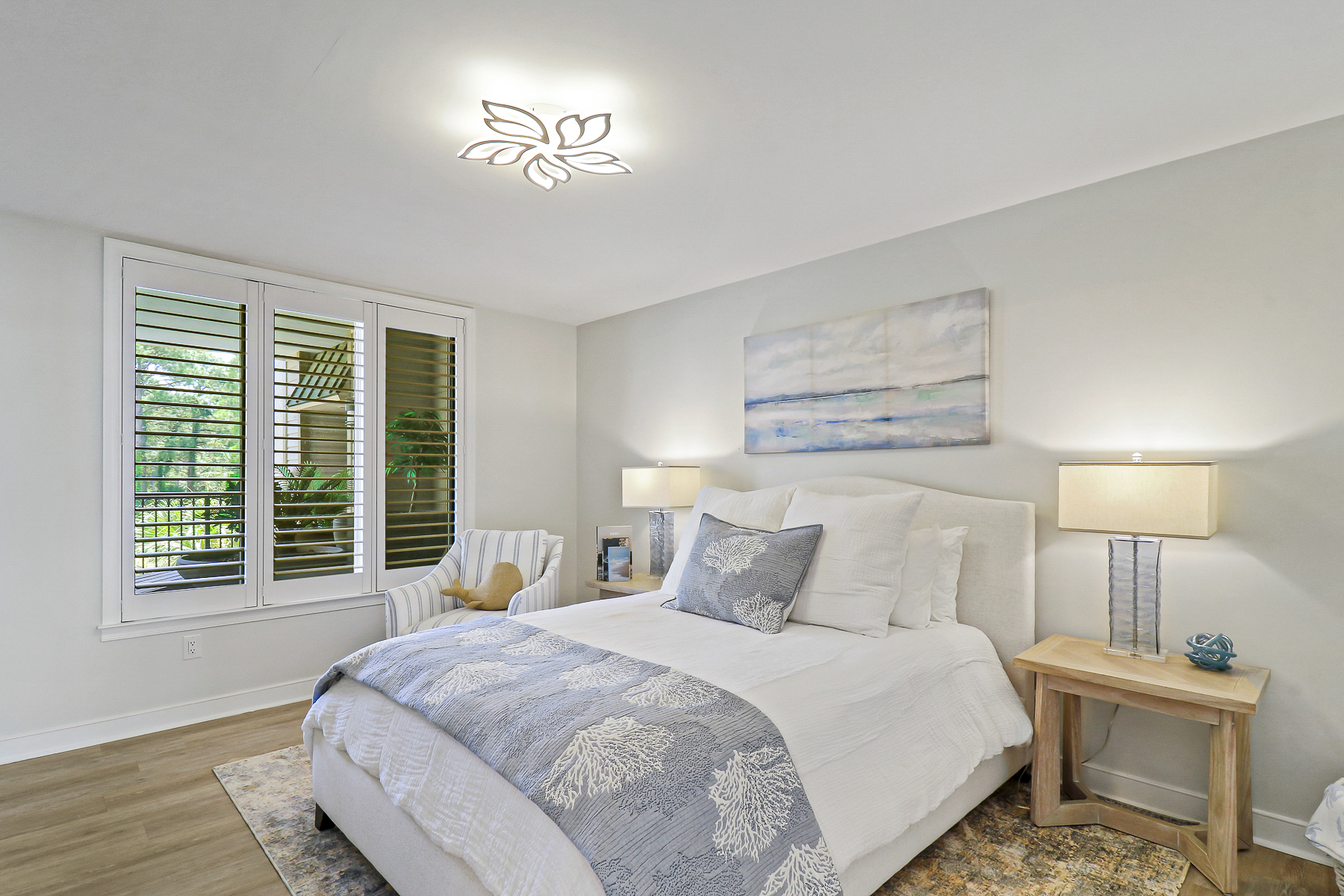 1922 South Beach Club | Bedroom 1, elegant king suite with TV