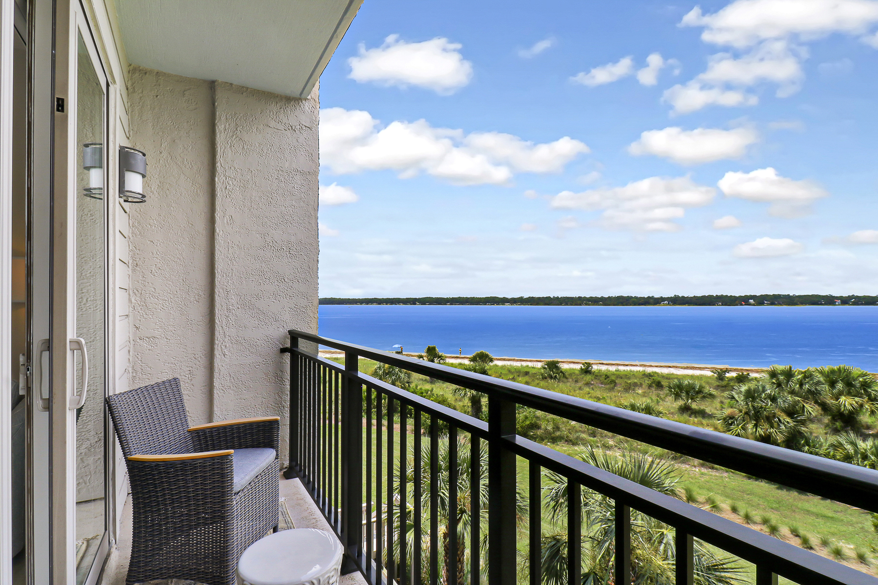 1922 South Beach Club | Scenic private balcony with seating