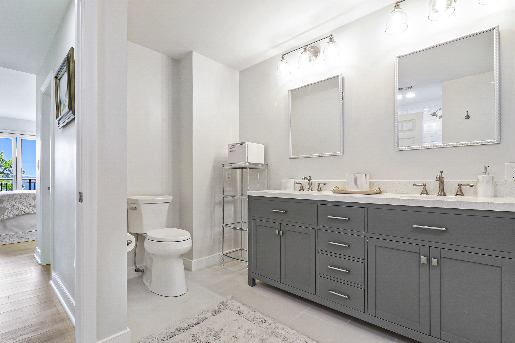 1922 South Beach Club | Bedroom 3 bath with tub & double vanity