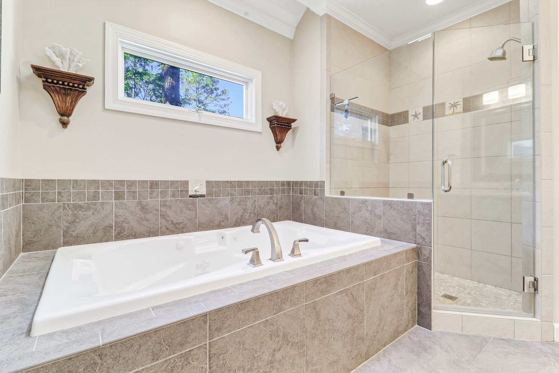 72 Full Sweep | Bedroom 1 & 2 Full bath w/ soaking tub