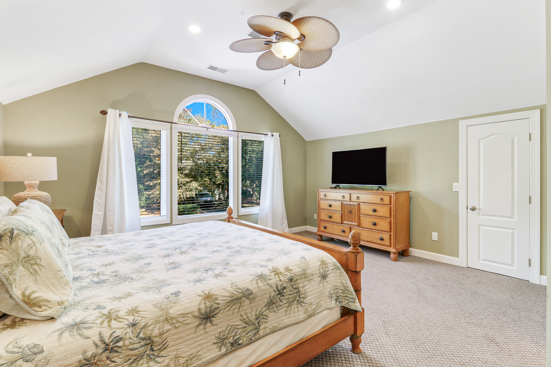 72 Full Sweep | Bedroom 3 King bed & vaulted ceilings