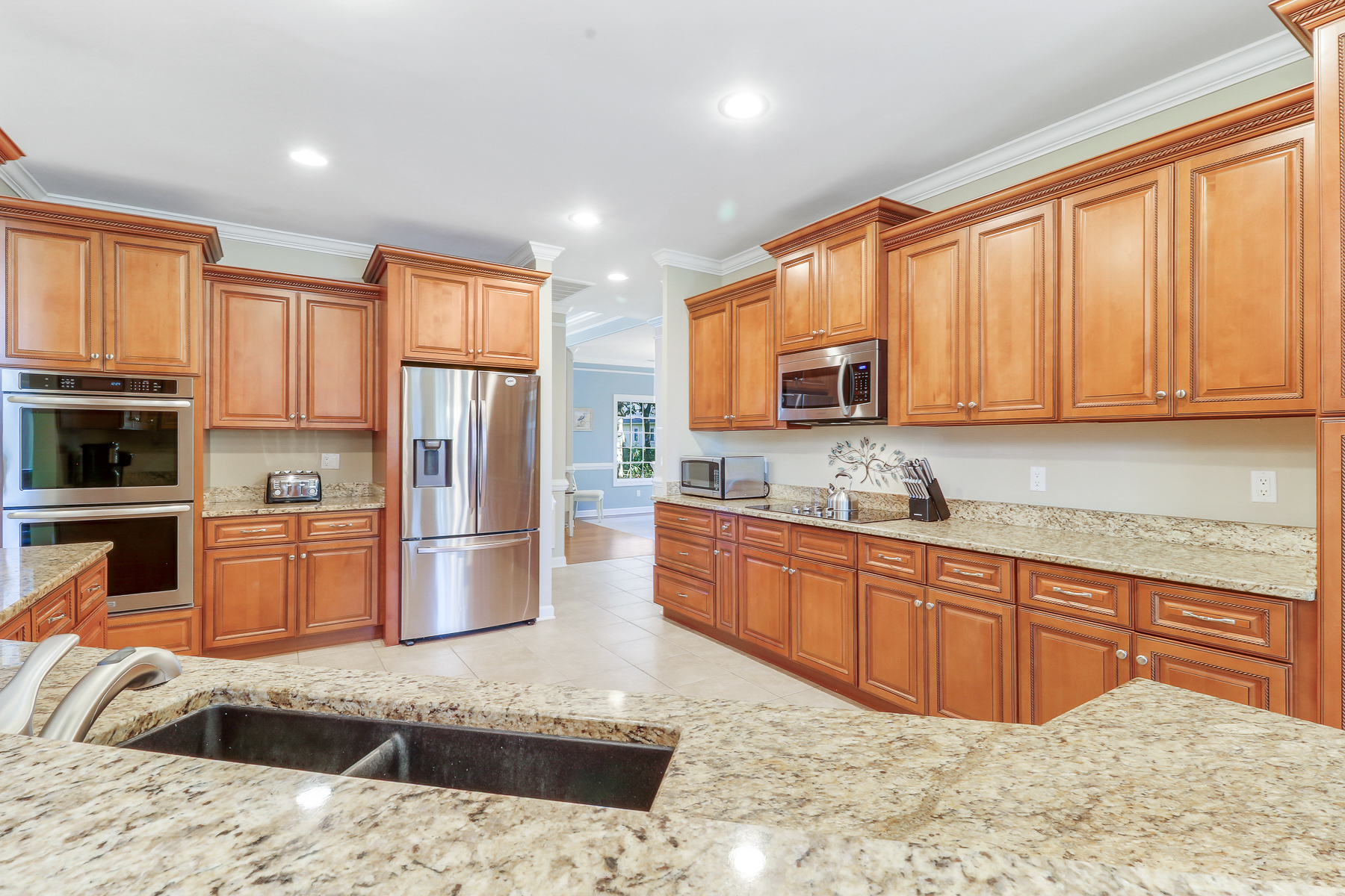 72 Full Sweep | Spacious kitchen with stainless steel appliances
