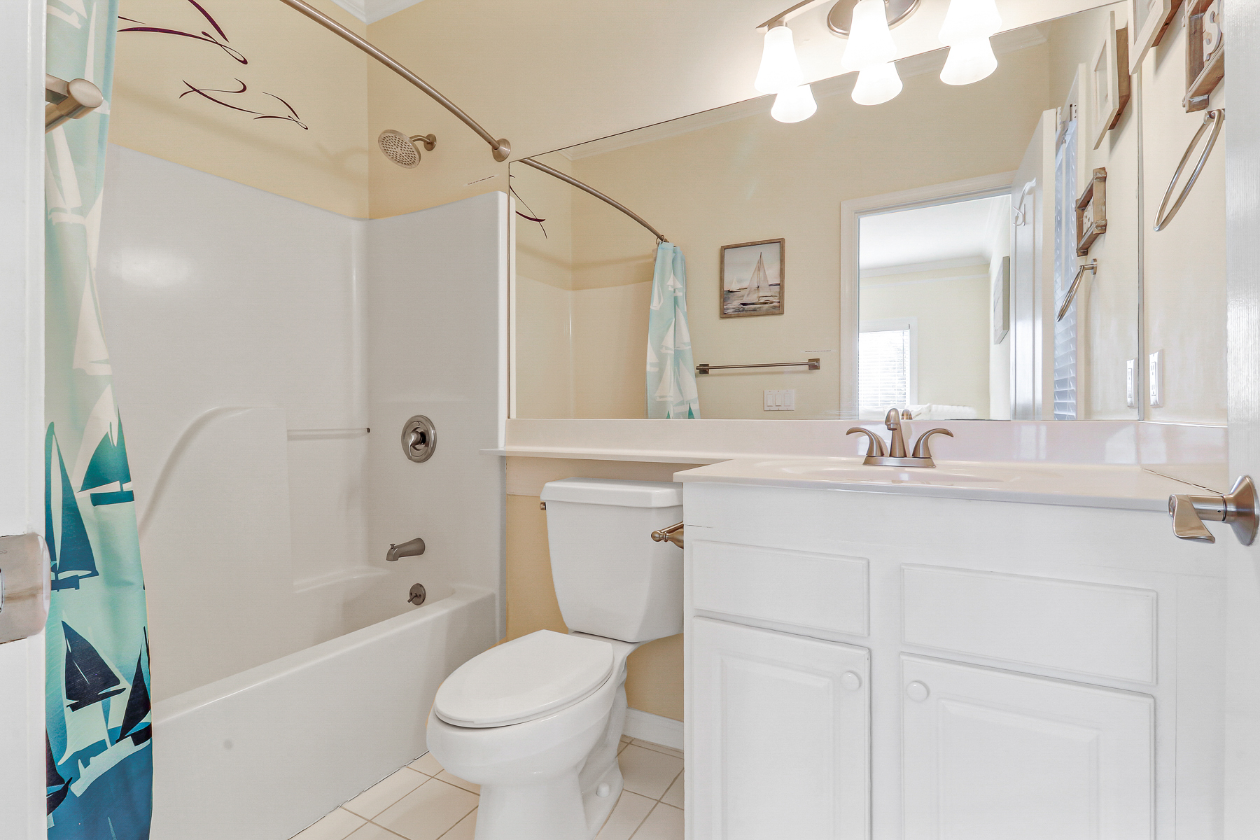 72 Full Sweep | Bedroom 5 bathroom w/ tub/shower combo