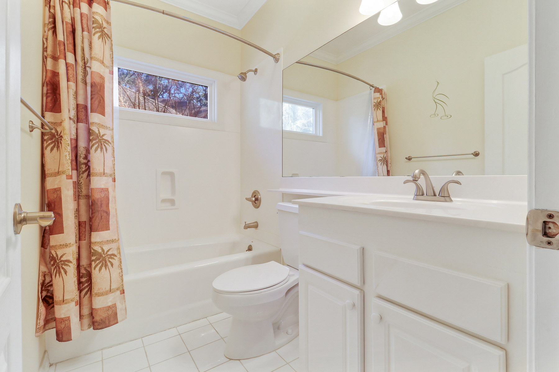 72 Full Sweep | Bedroom 4 bathroom w/ tub/shower combo