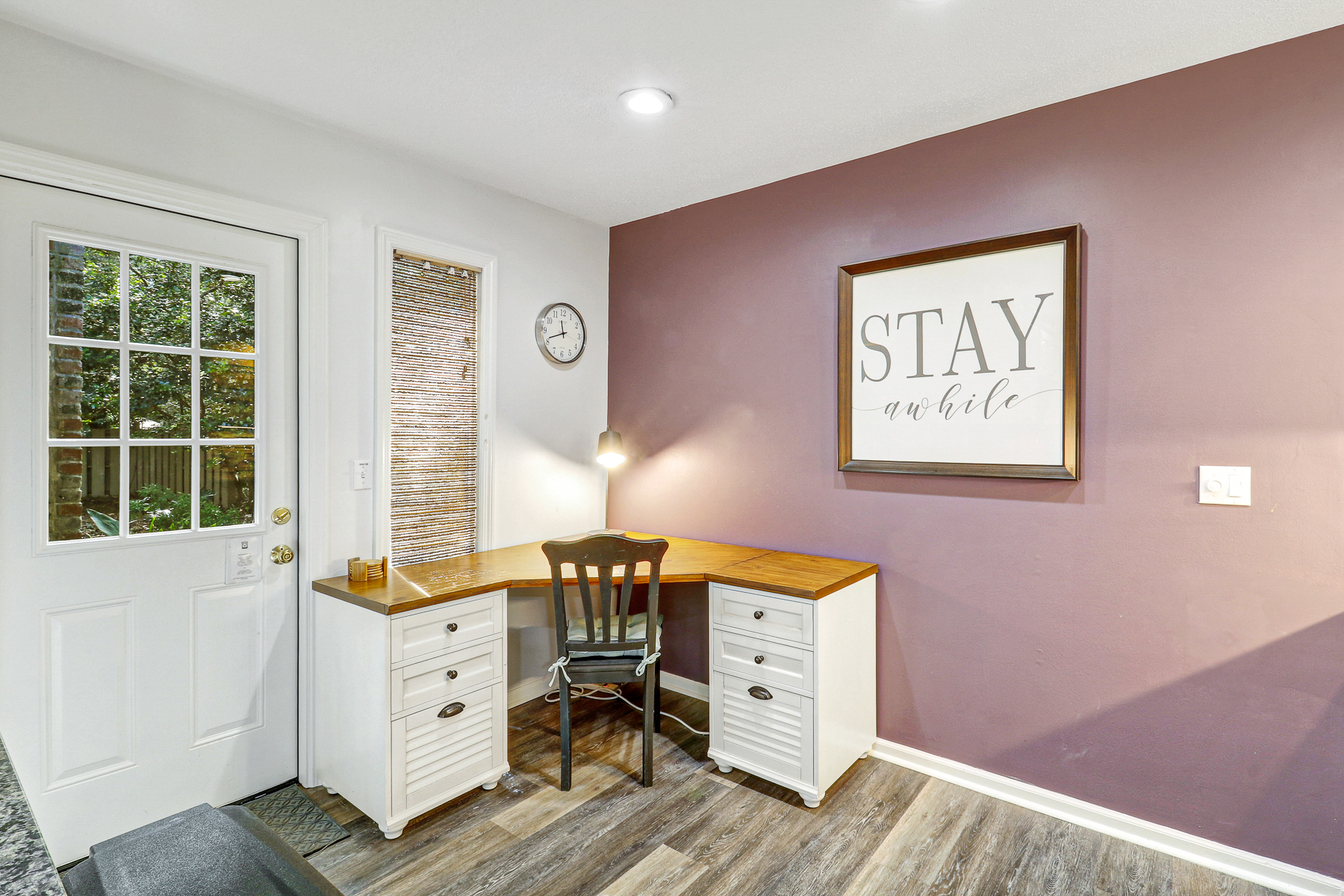 10 Battery | Desk nook, perfect for WFH days & meetings