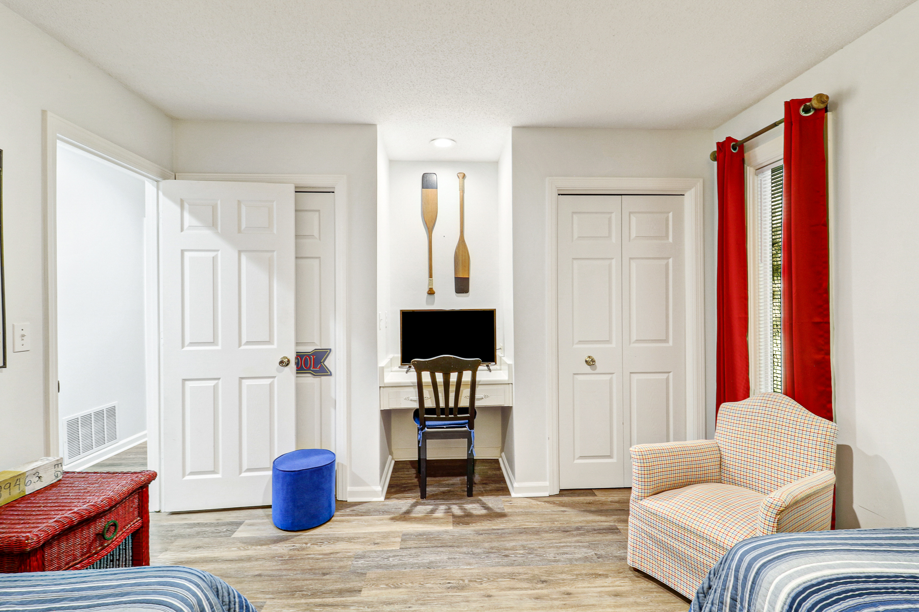 10 Battery | Bedroom 2 w/ 2 twin beds and fun decor