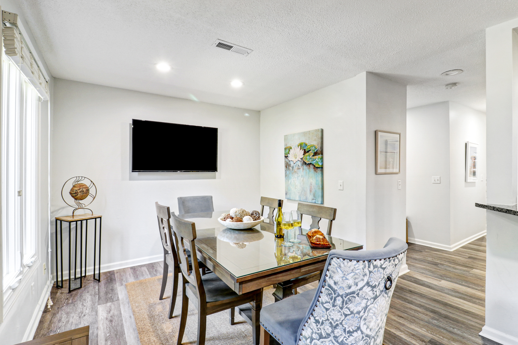 10 Battery | Formal dining area with seating for 6