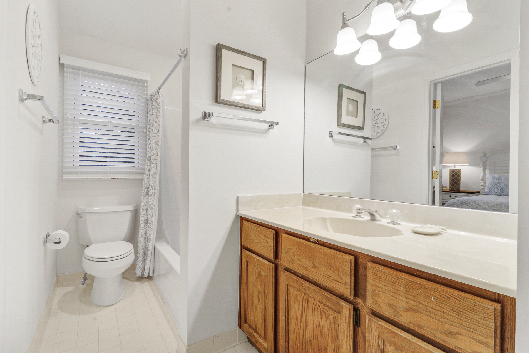 4 East Garrison | Bedroom 2 ensuite w/ tub/shower combo