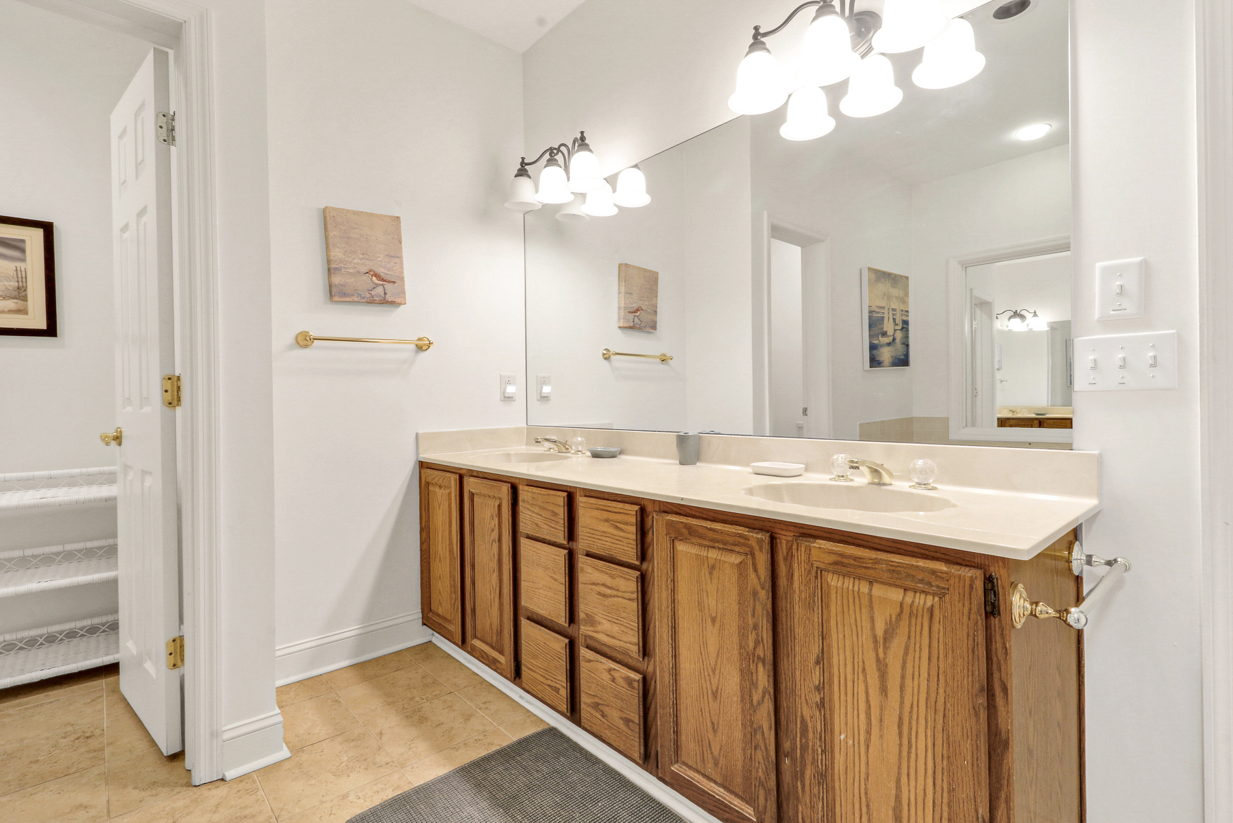 4 East Garrison | Bedroom 3 ensuite w/ shower & tub