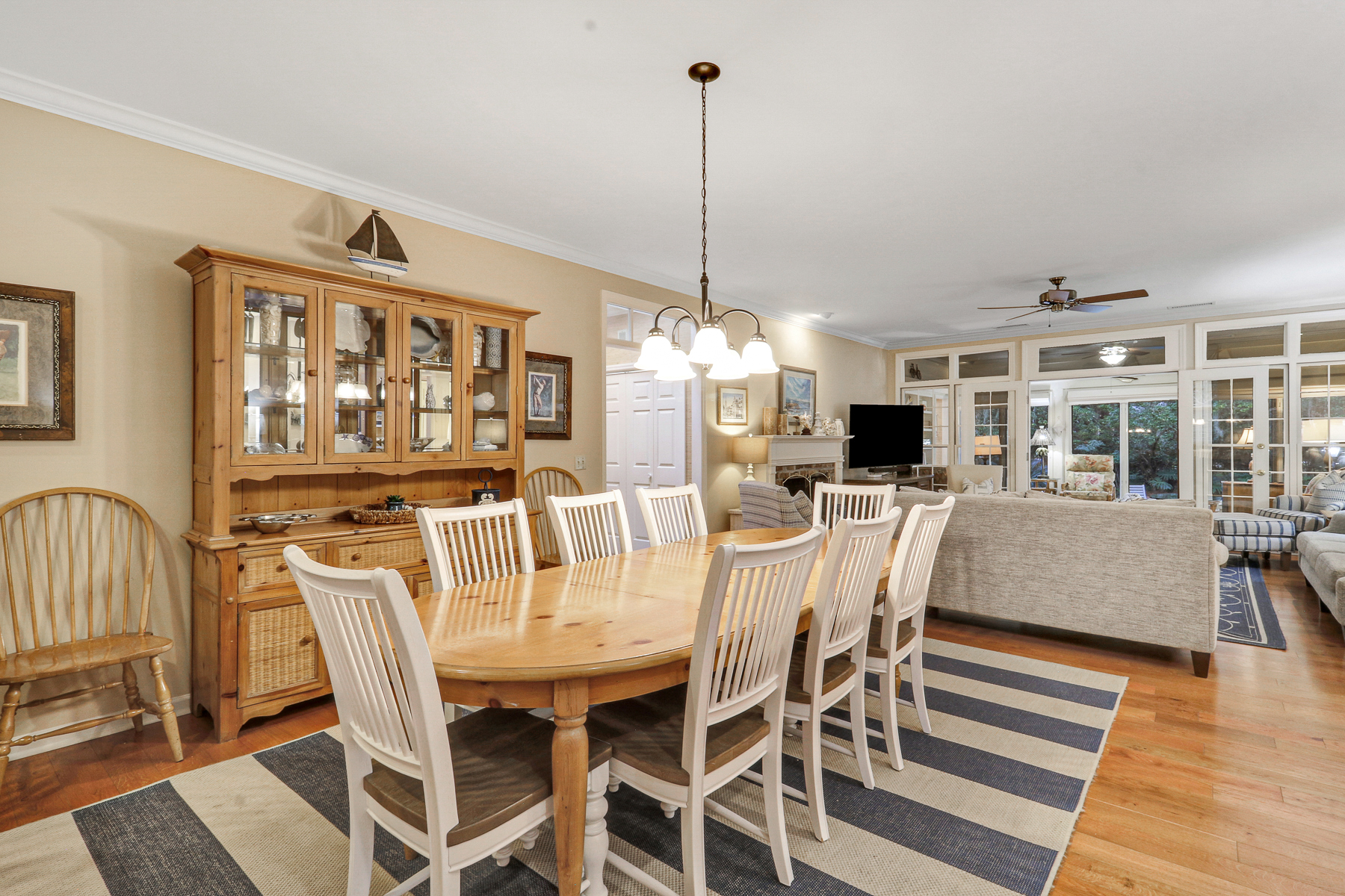 4 East Garrison | Dining area w/ seating for 8