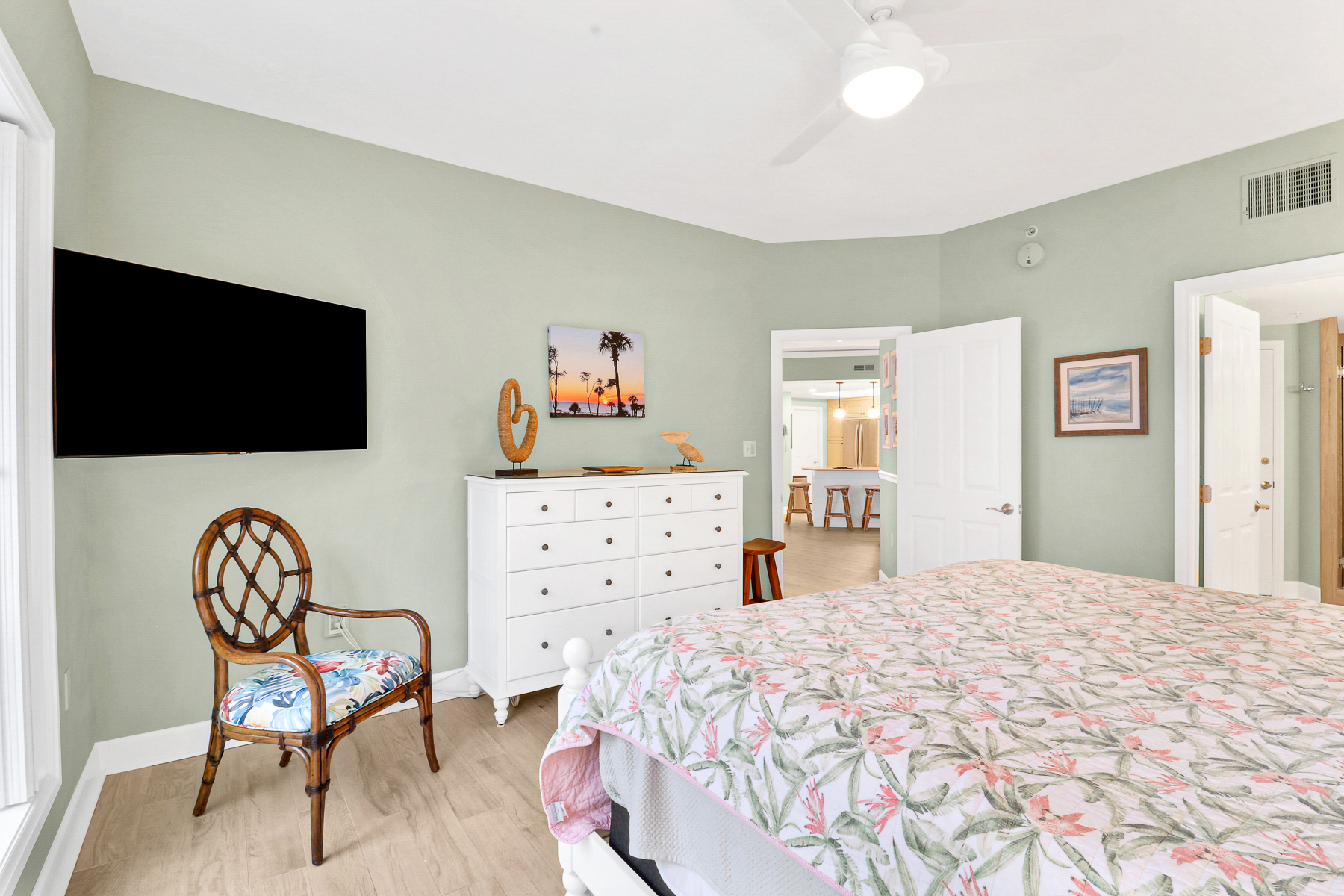 4202 Windsor | Bedroom 1 King bed w/ ocean views