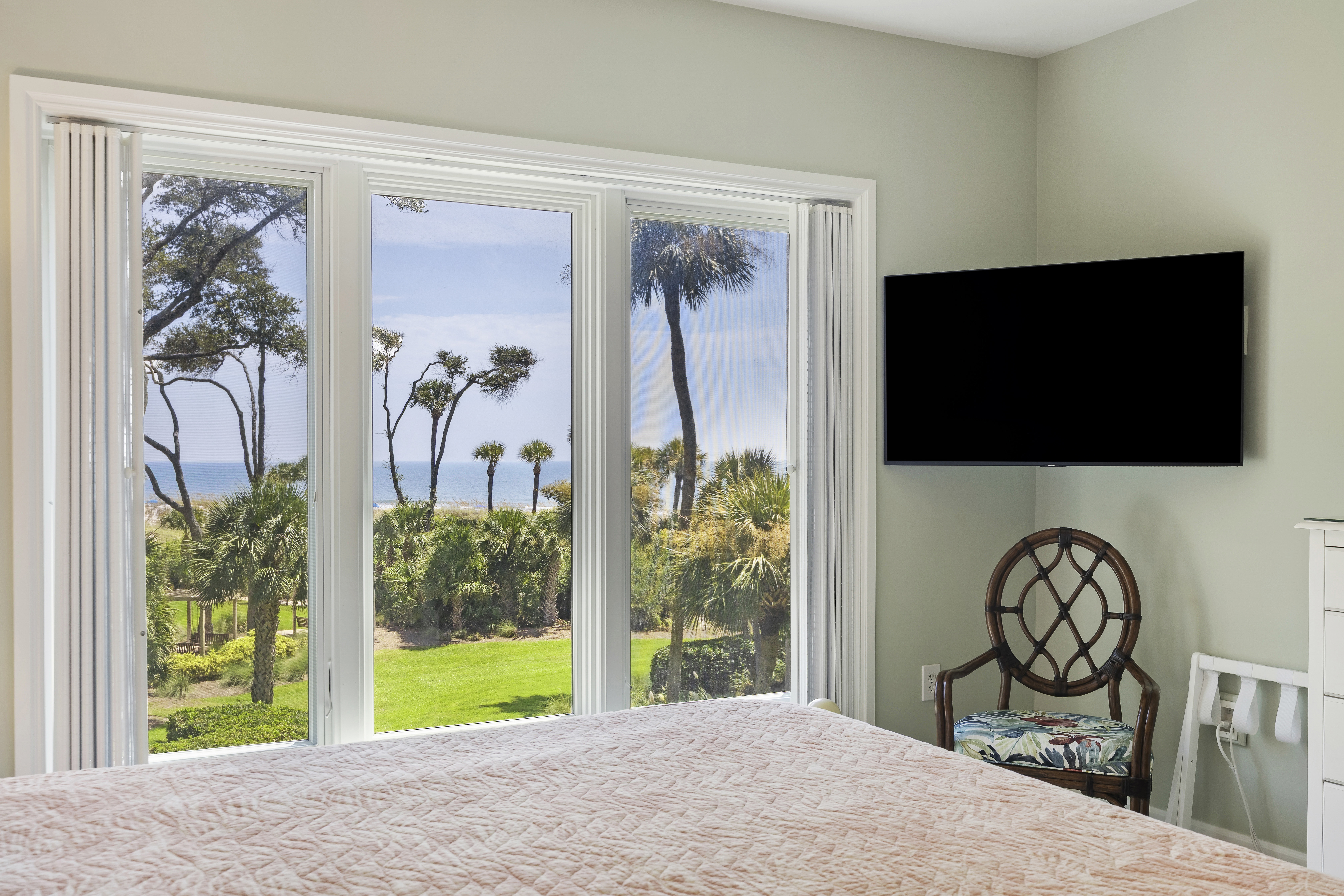 4202 Windsor | Bedroom 1 King bed w/ ocean views