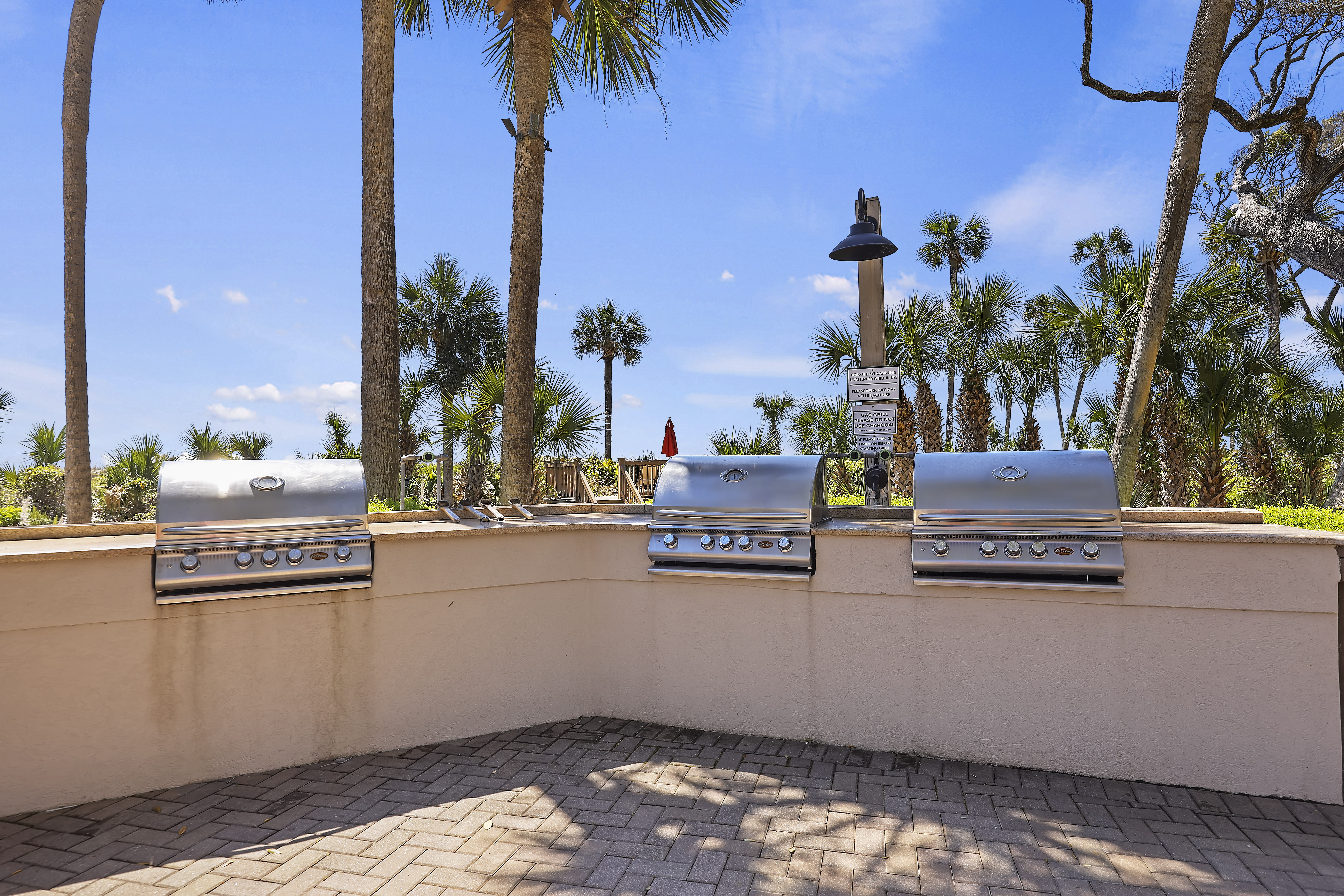 4402 Windsor | Community Grills