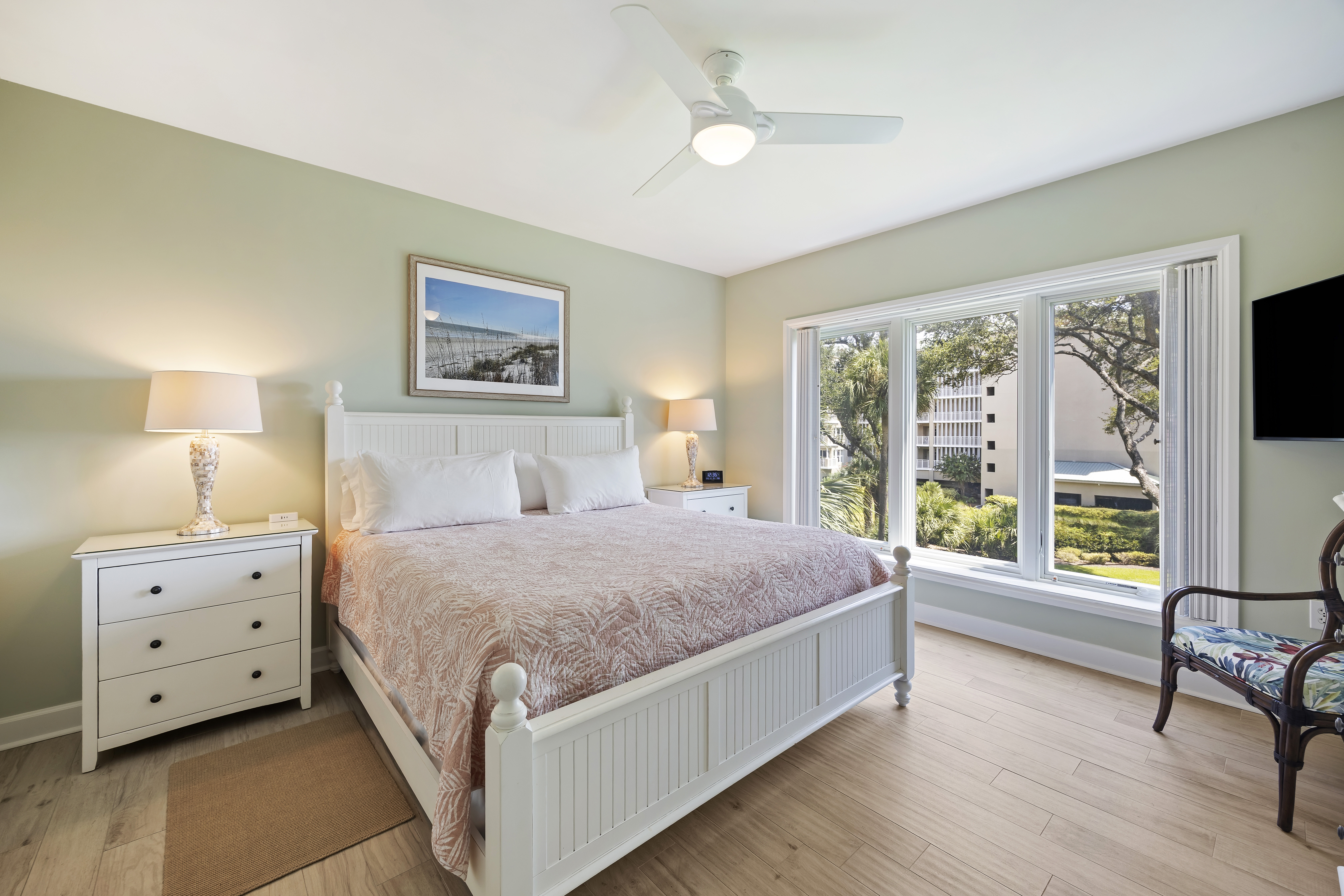 4202 Windsor | Bedroom 1 King bed w/ ocean views