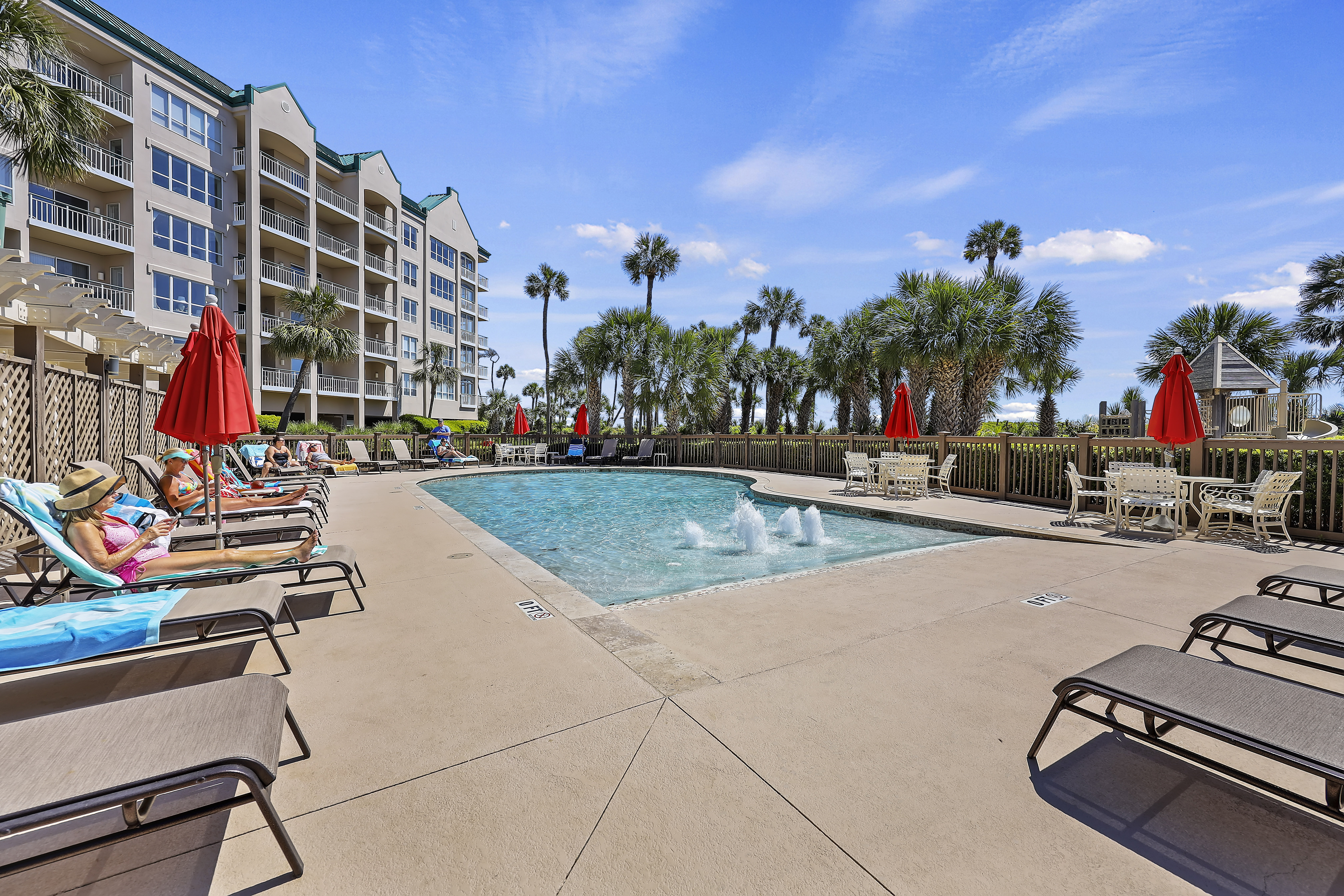 4402 Windsor | Community Pool