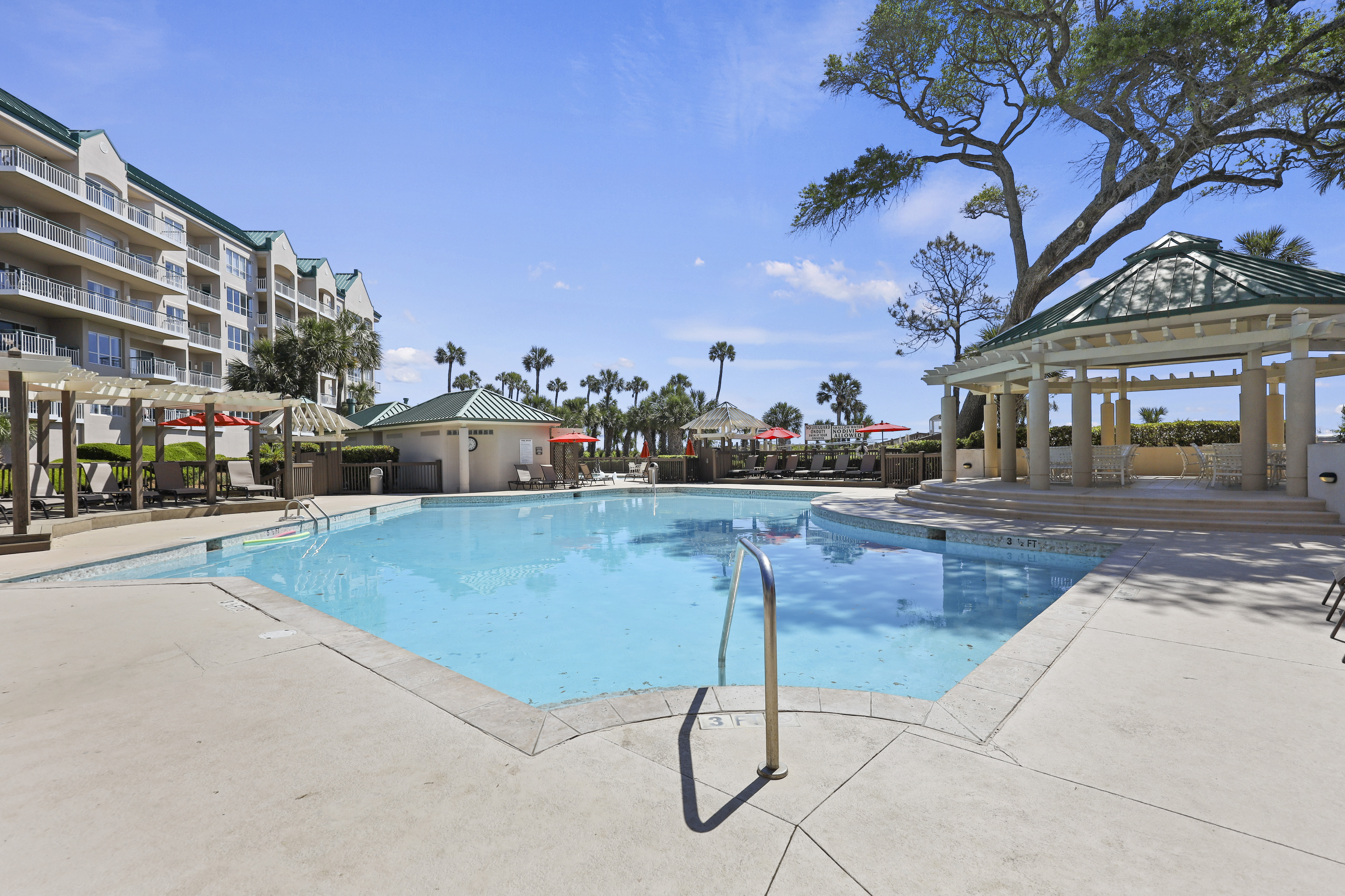 4402 Windsor | Community Pool