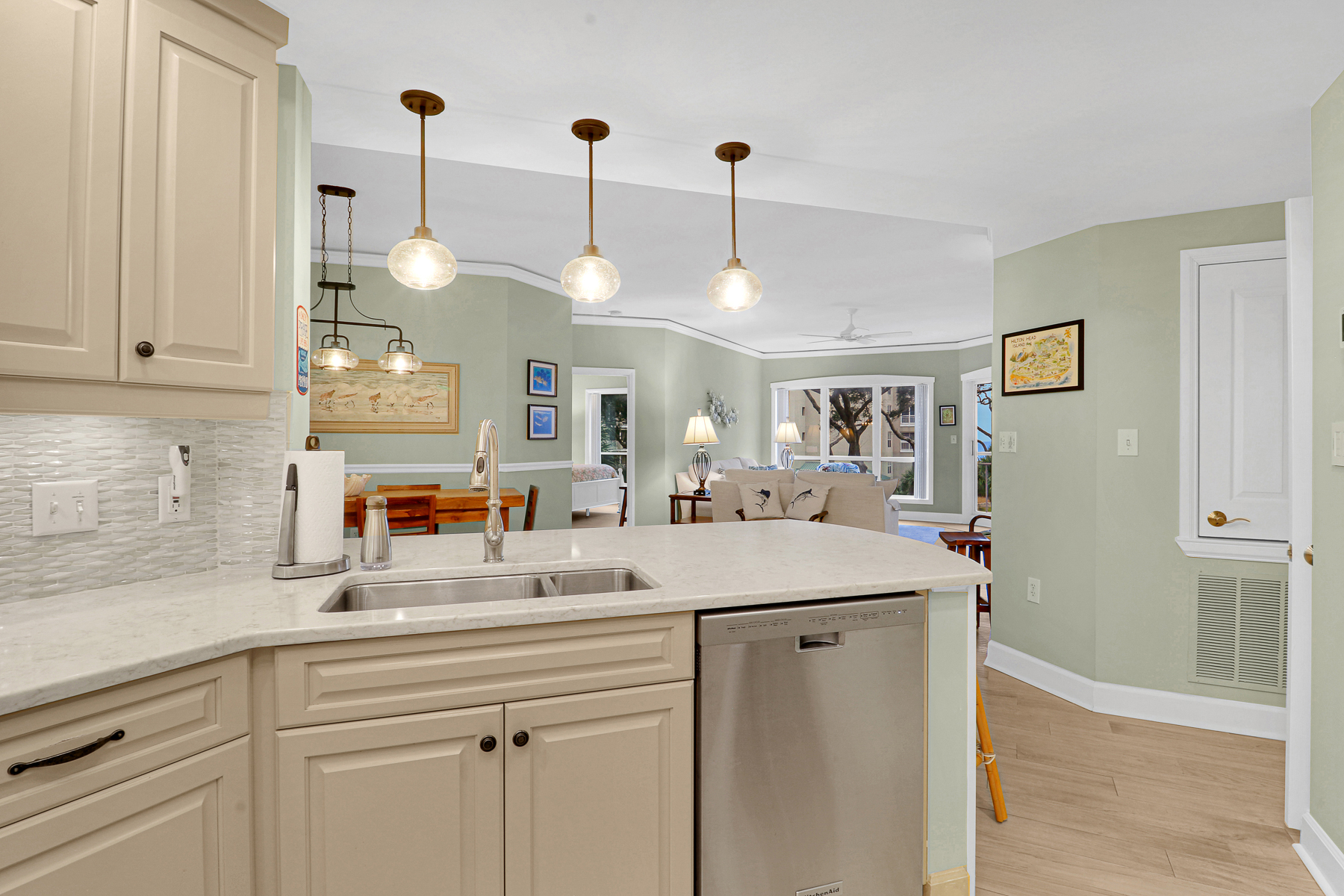4202 Windsor | Stunning renovated kitchen