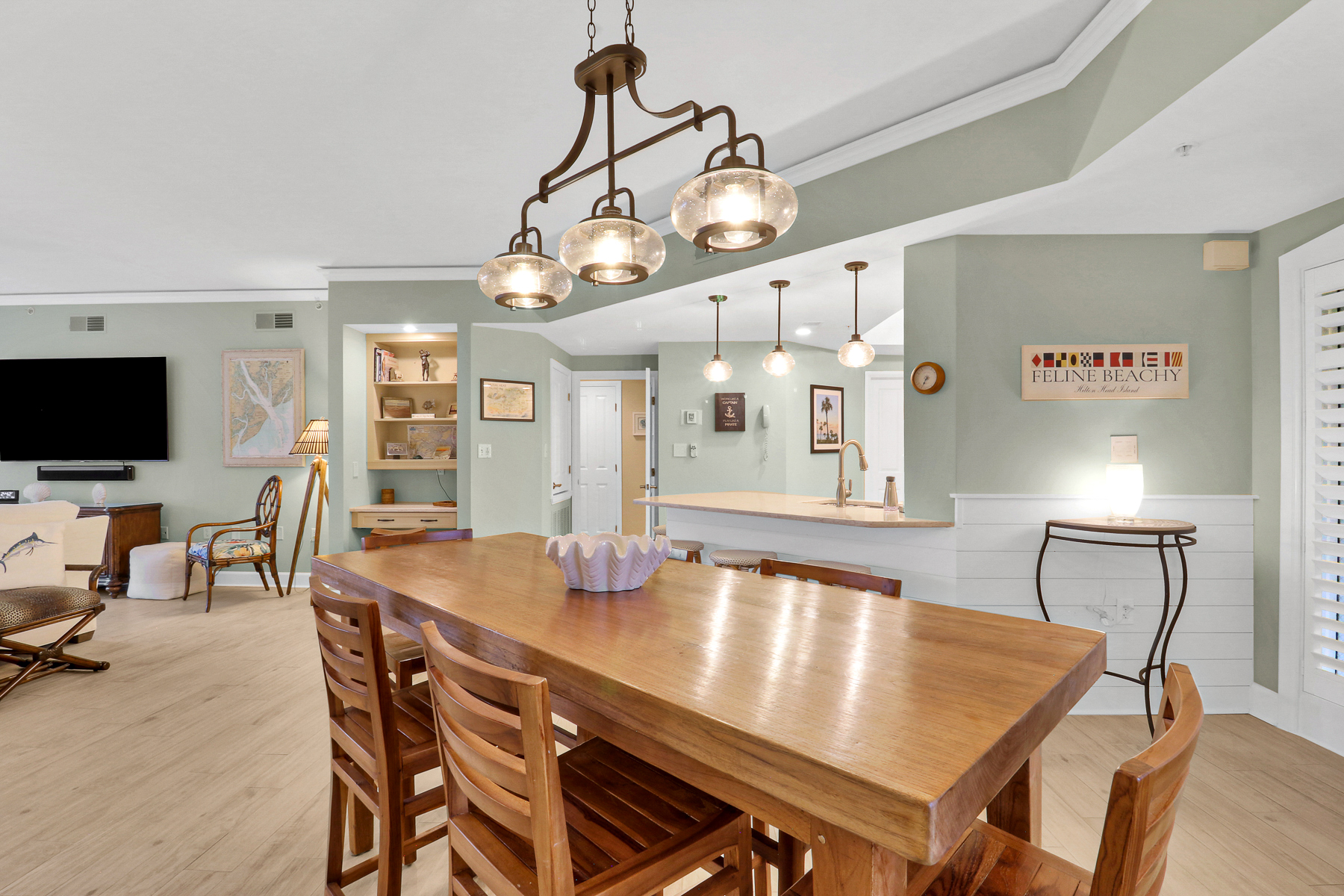 4202 Windsor | Dining area w/ seating for 6