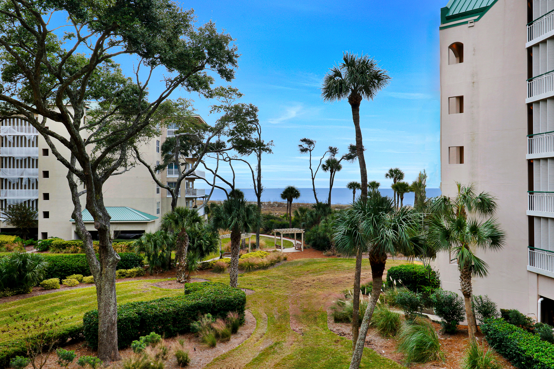 4202 Windsor | Enjoy morning coffee on the balcony
