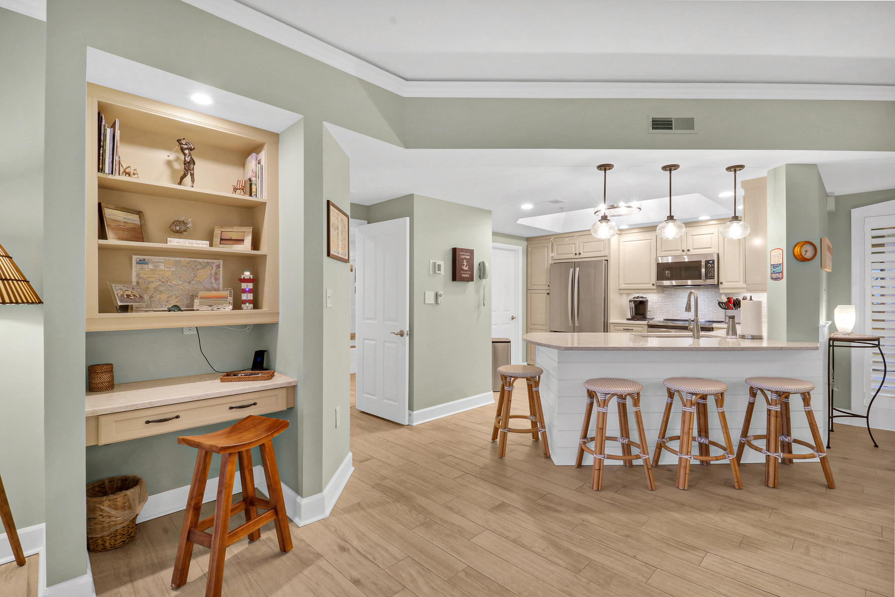 4202 Windsor | Cozy desk nook 