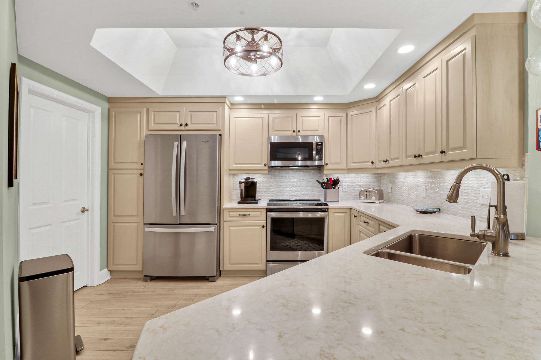 4202 Windsor | Stunning renovated kitchen