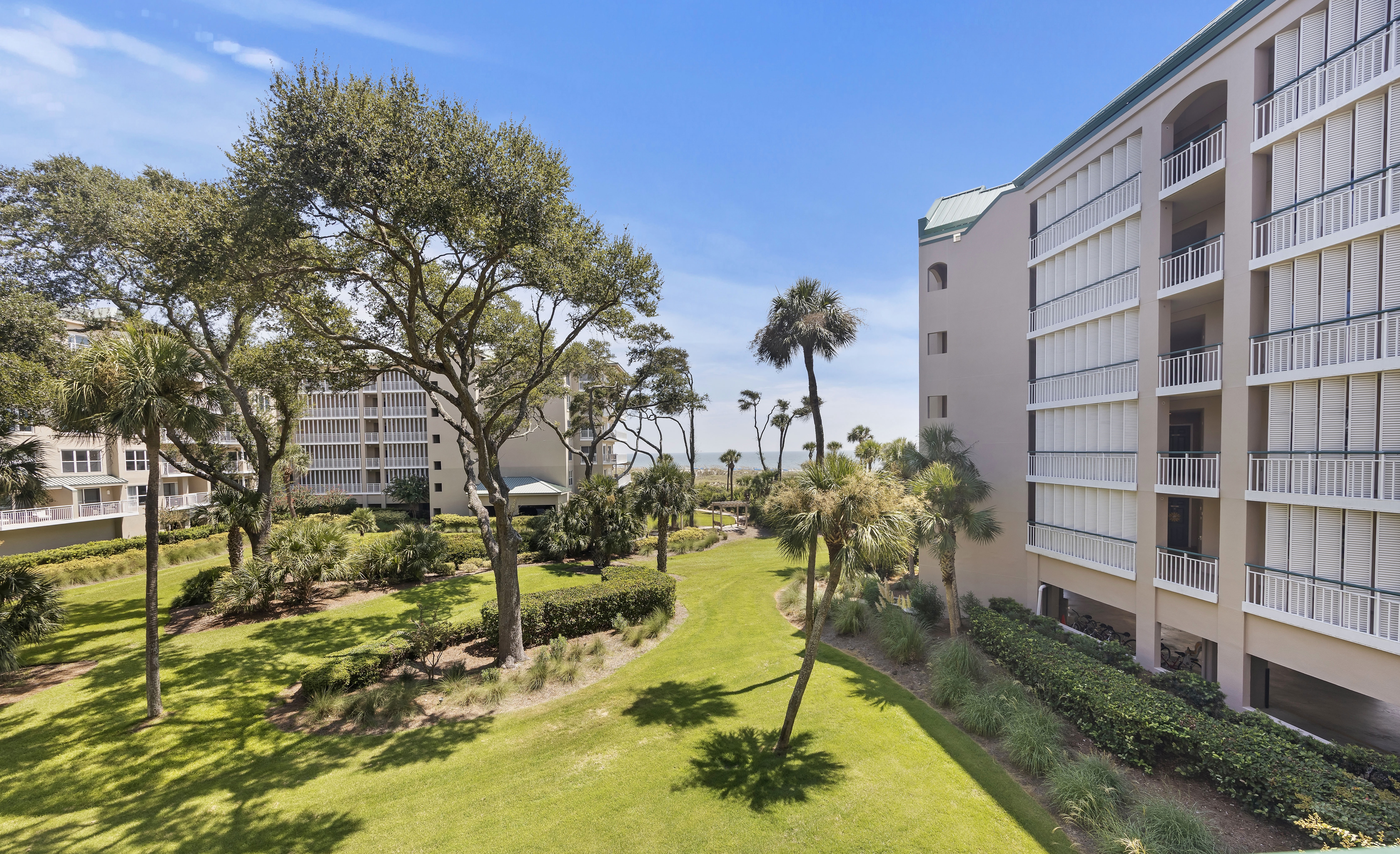 4202 Windsor | Breathtaking balcony views 