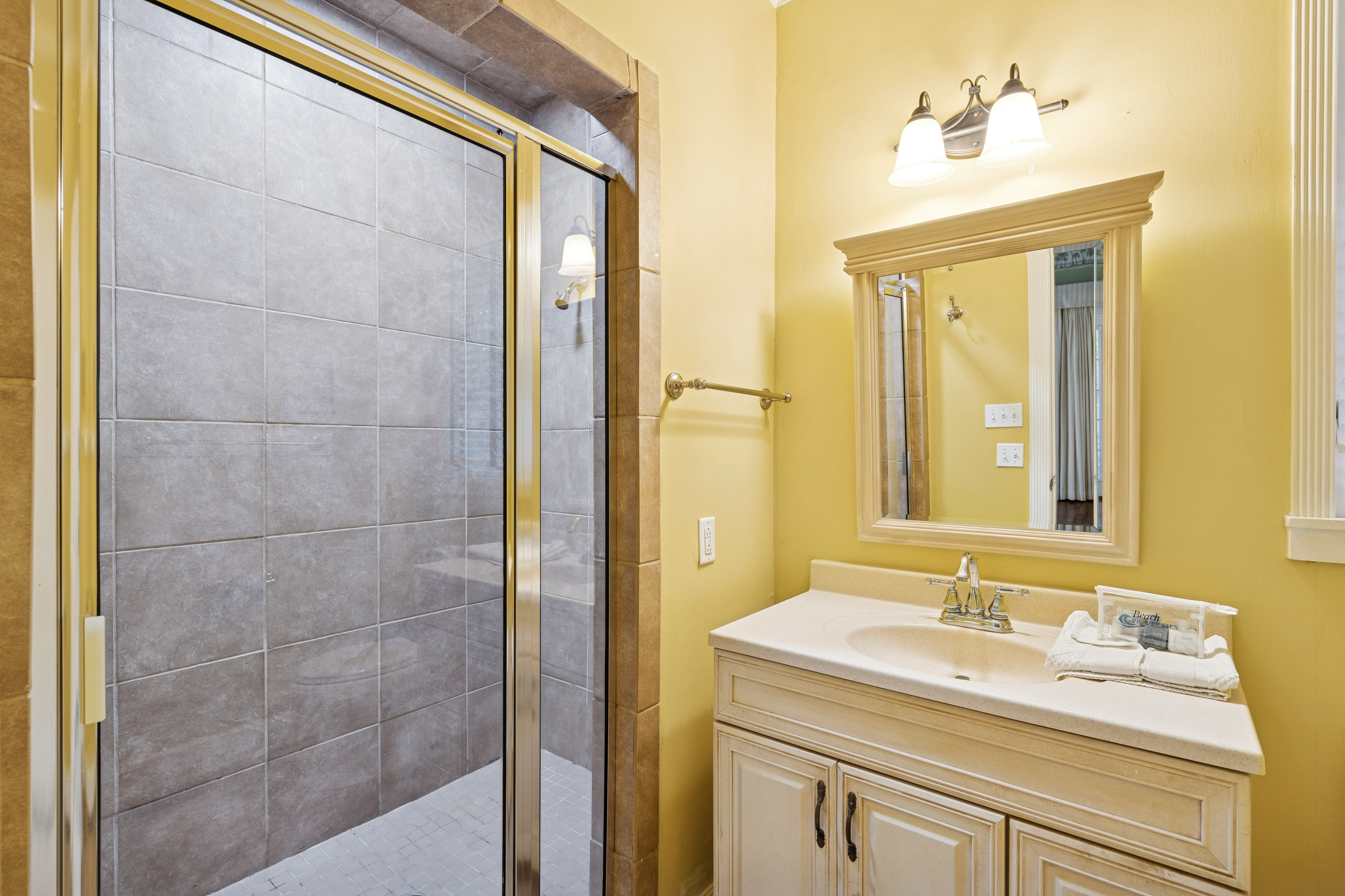 66 Dune Lane | Bedroom 2 ensuite bathroom