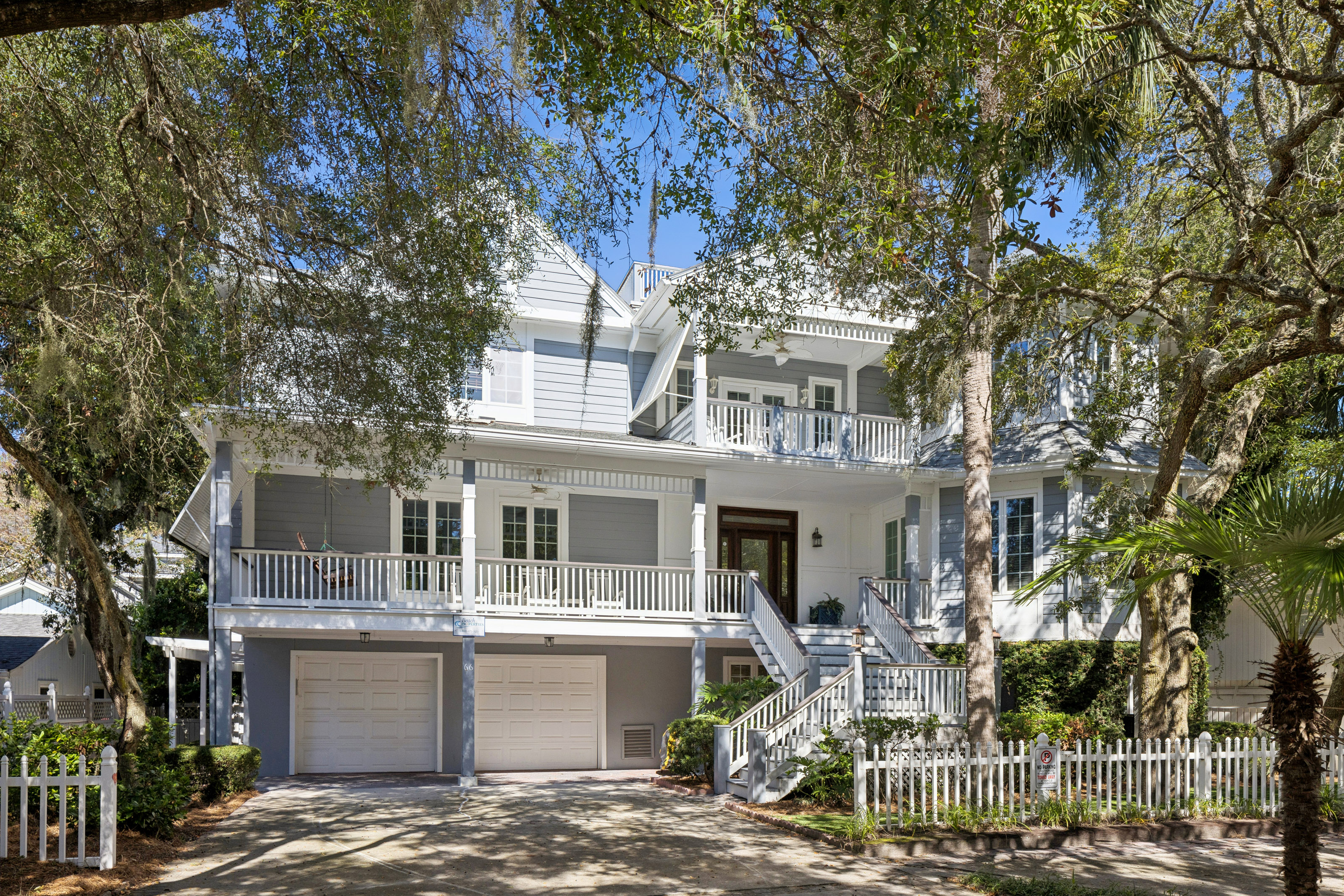66 Dune Lane | Front of House