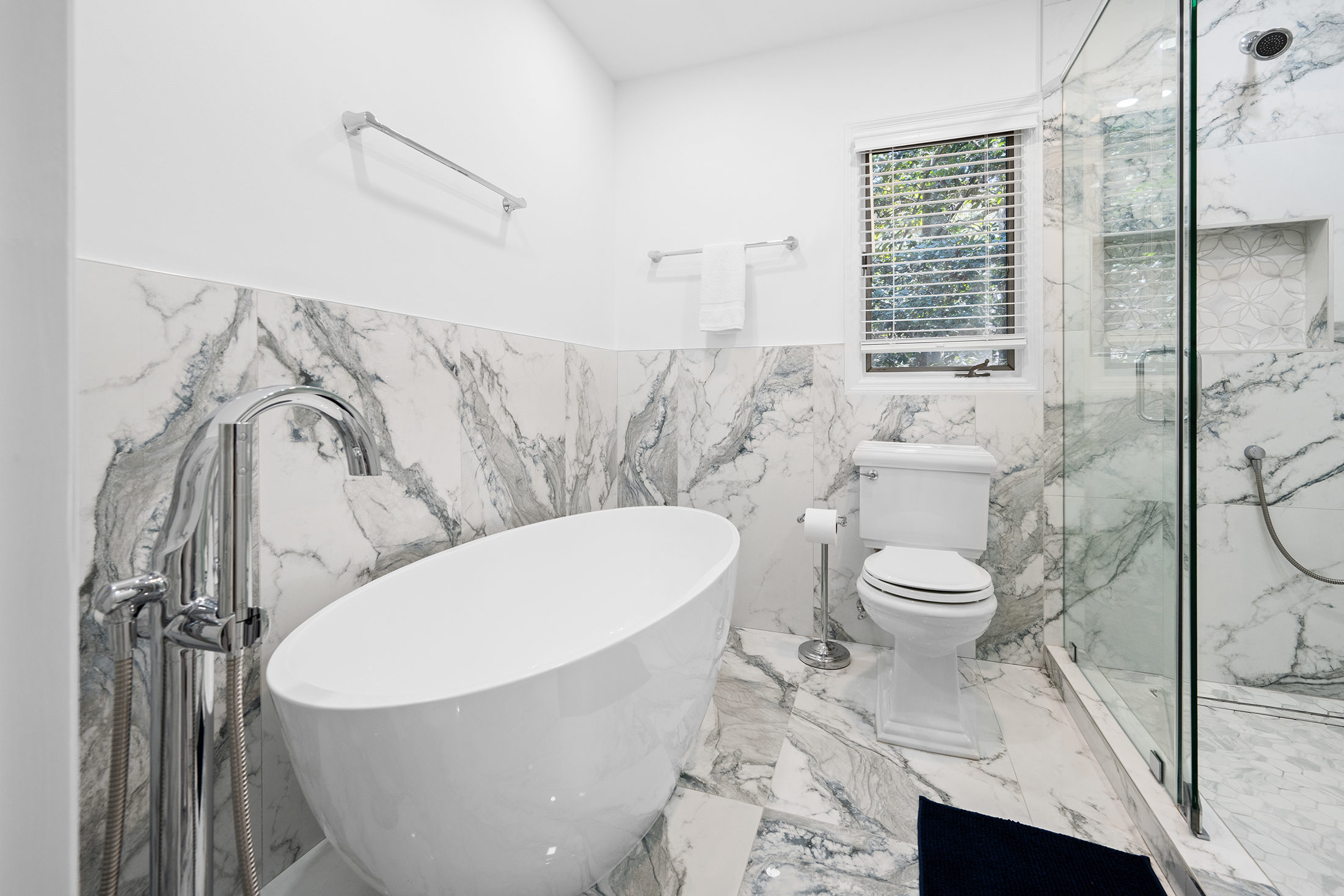 28 Battery Road | Private bathtub and shower