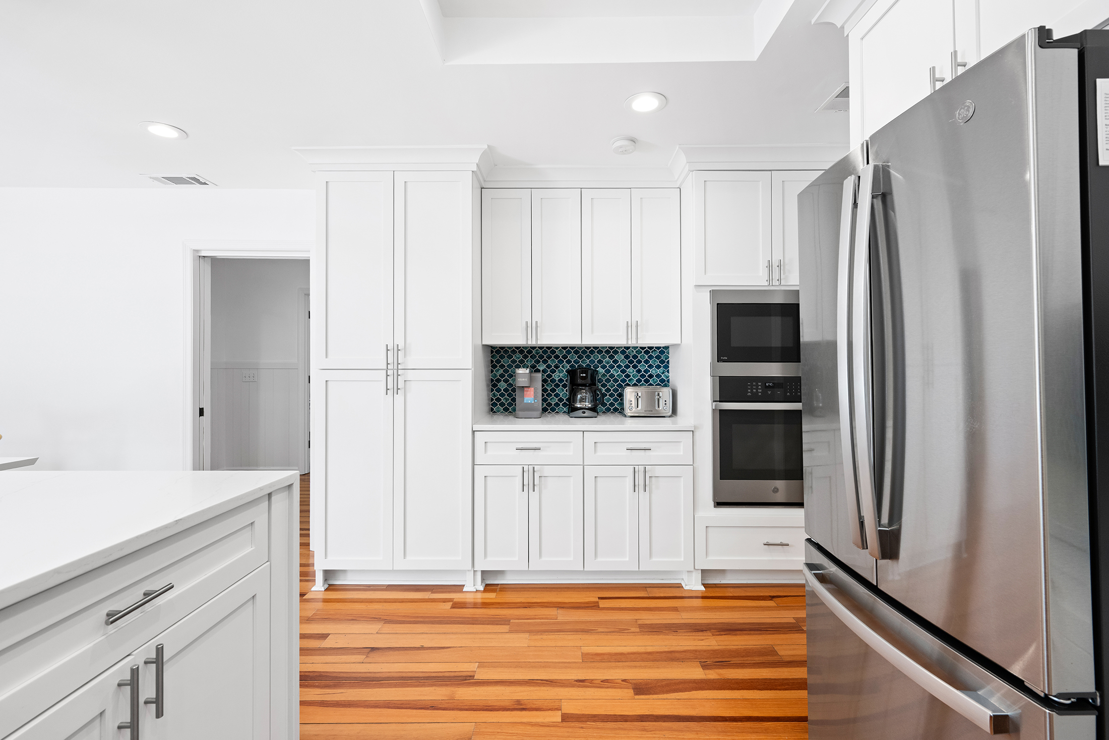 28 Battery Road | Kitchen w/ stainless steel appliances