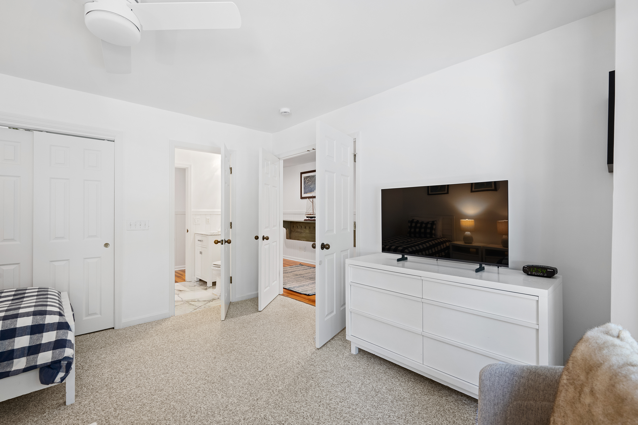 28 Battery Road | Bedroom 1 two twin beds