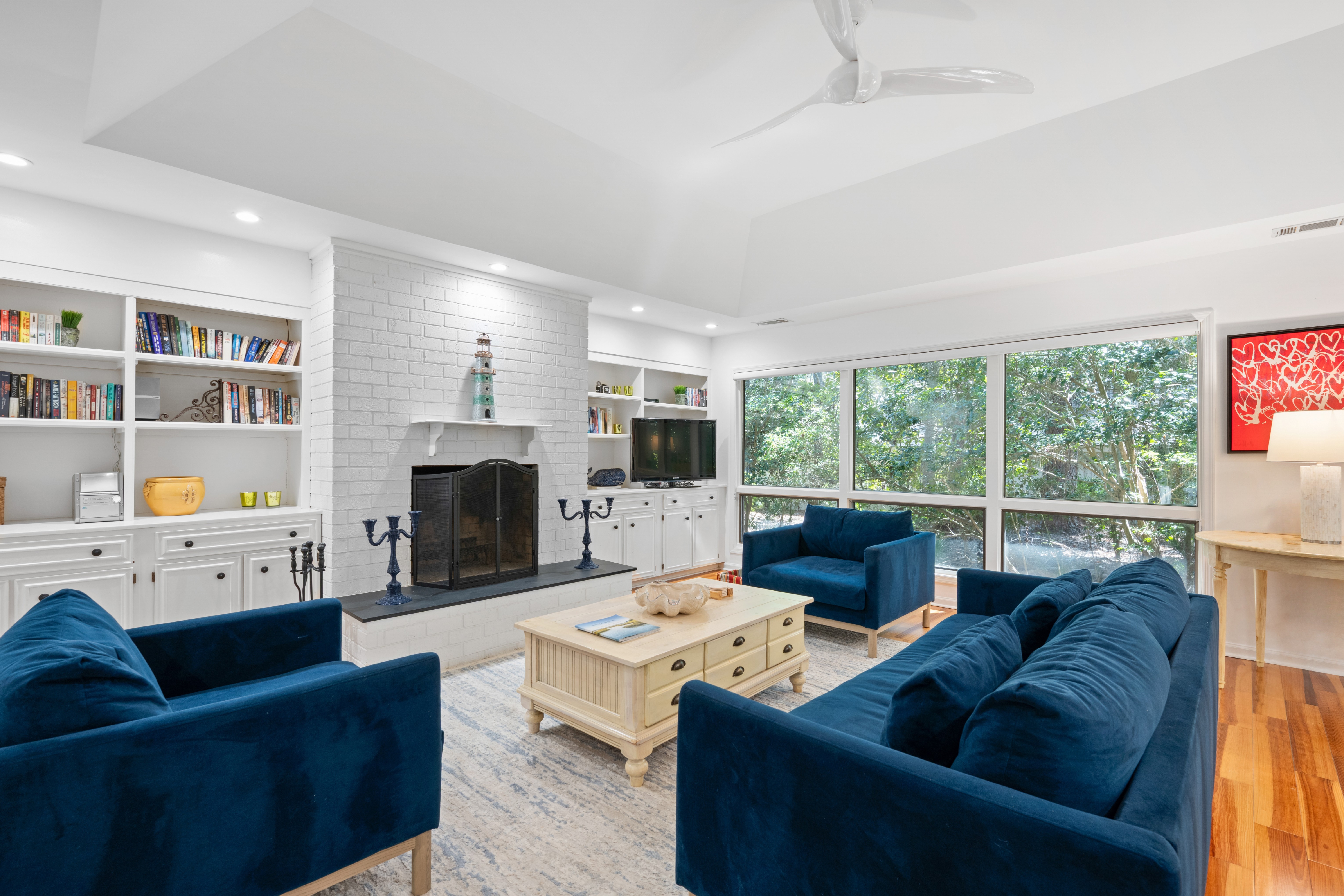 28 Battery Road | Stylish and spacious living room