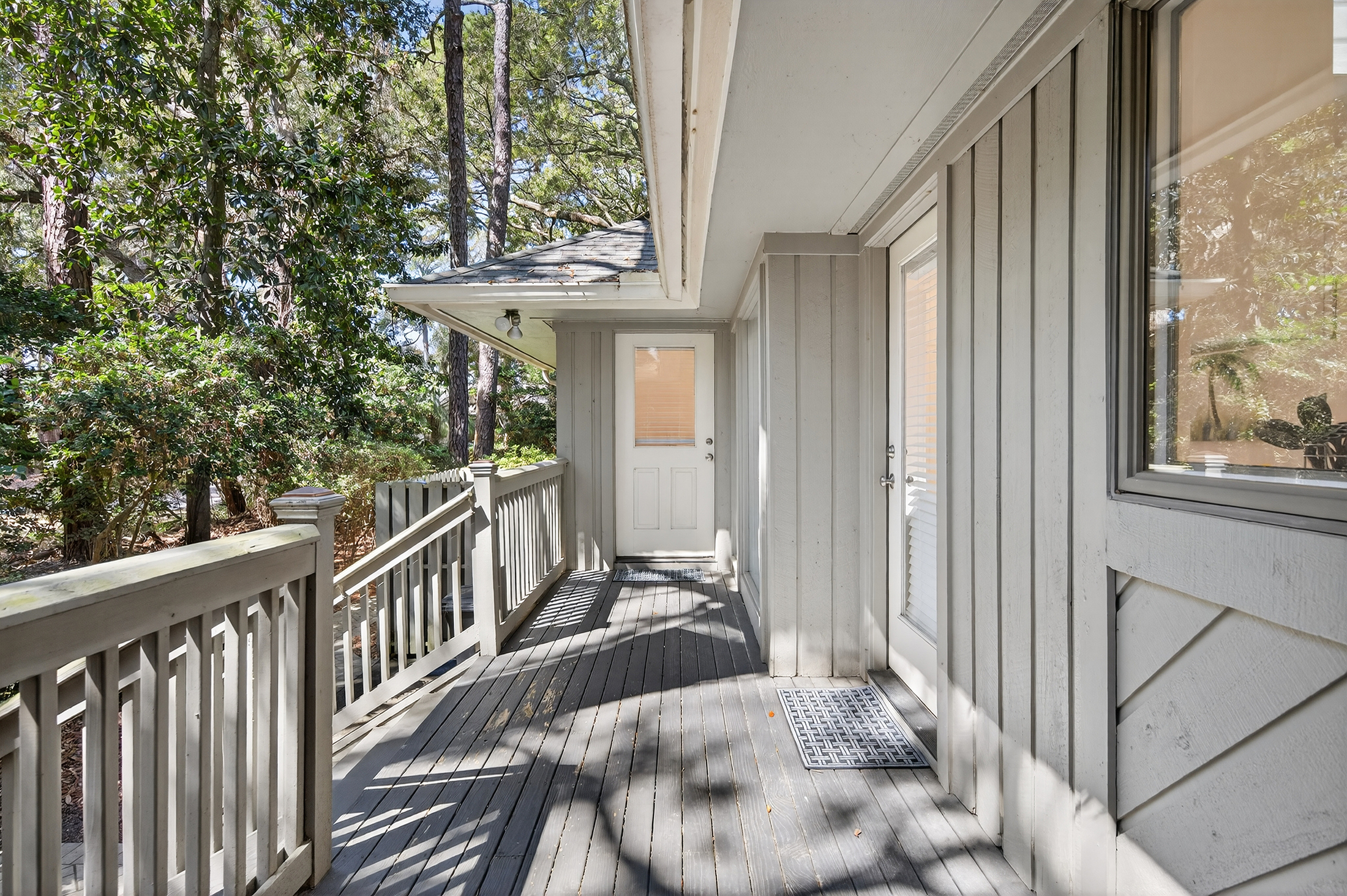 28 Battery Road | Private side deck off of kitchen