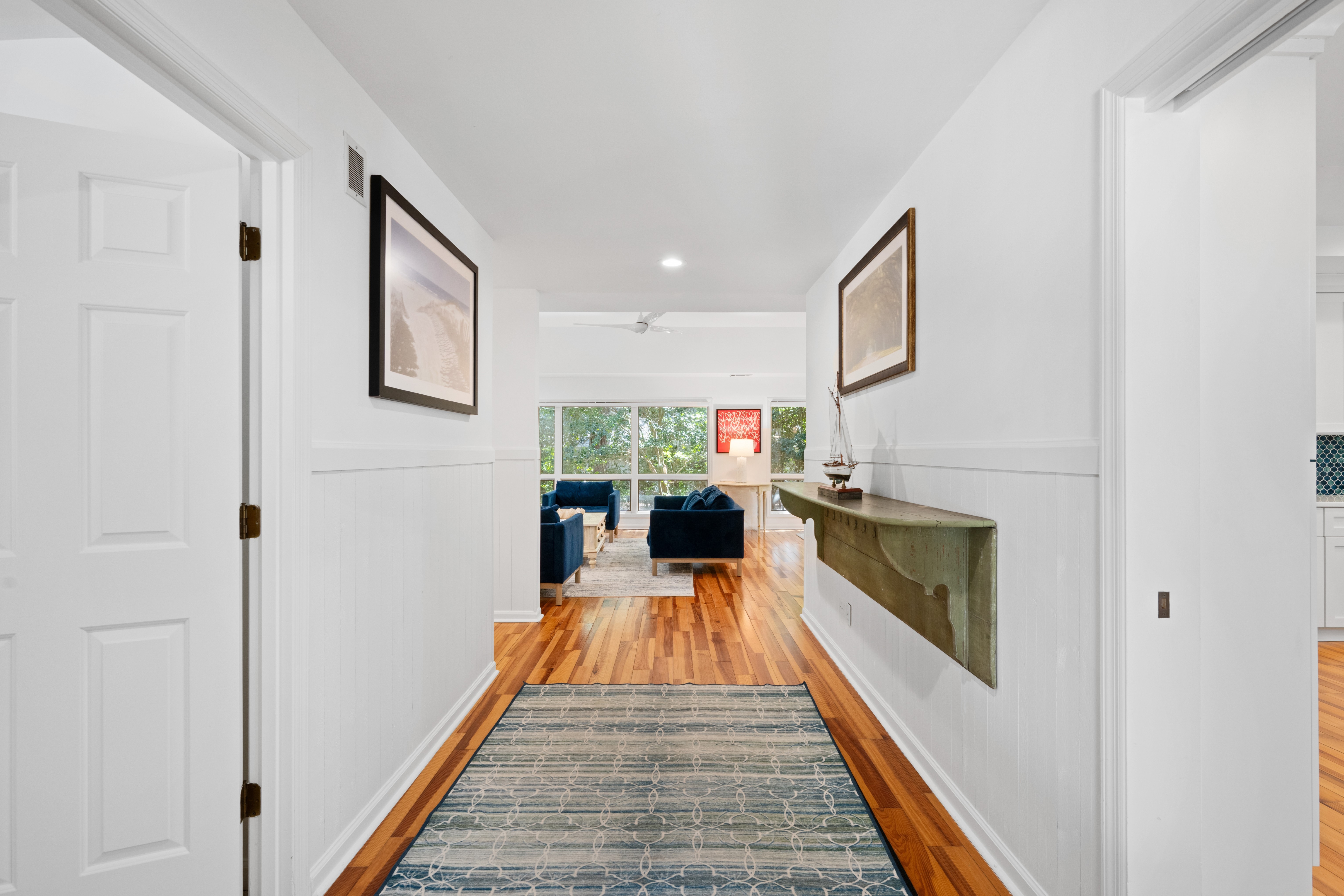 28 Battery Road | Bright and welcoming entryway