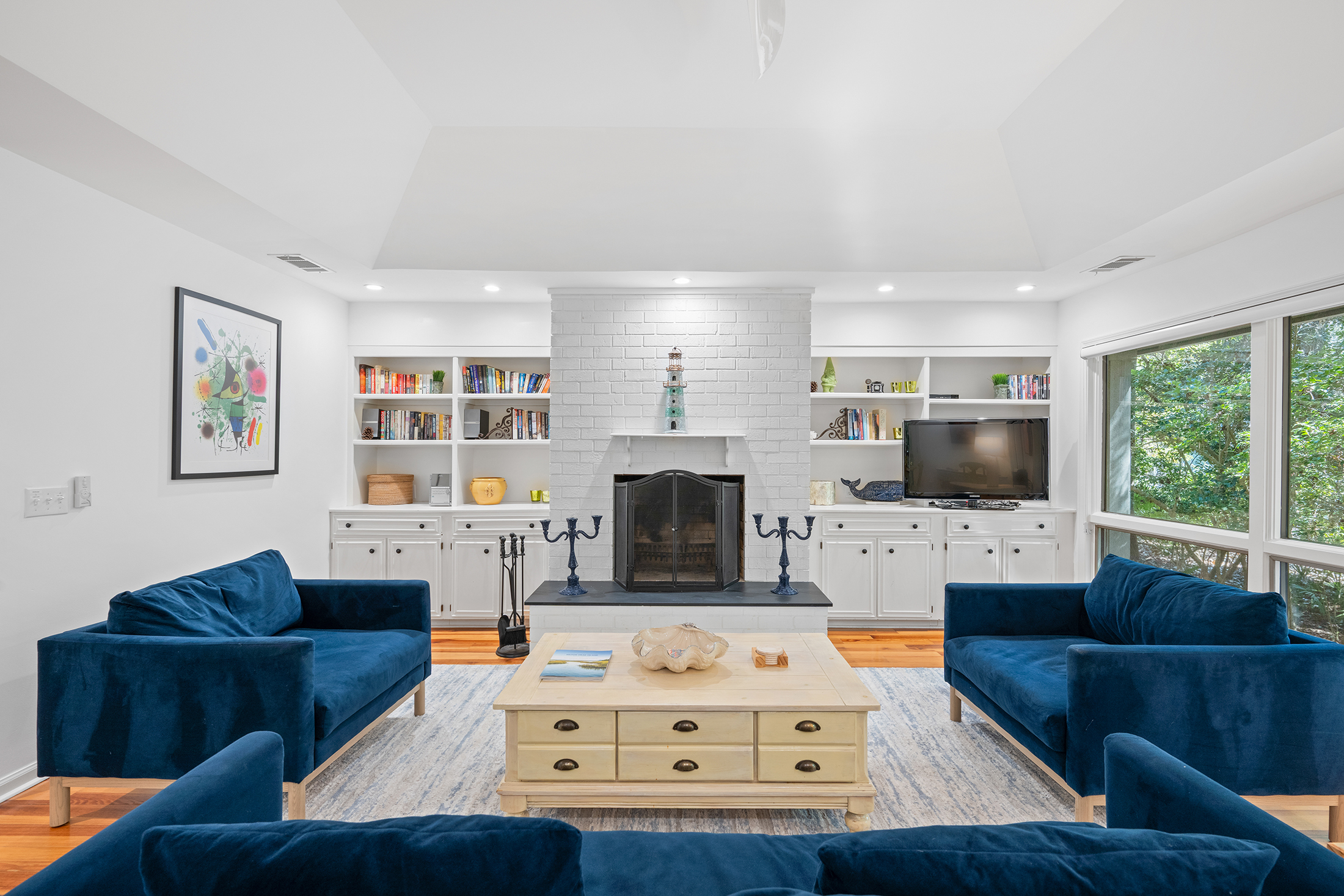 28 Battery Road | Stylish and spacious living room