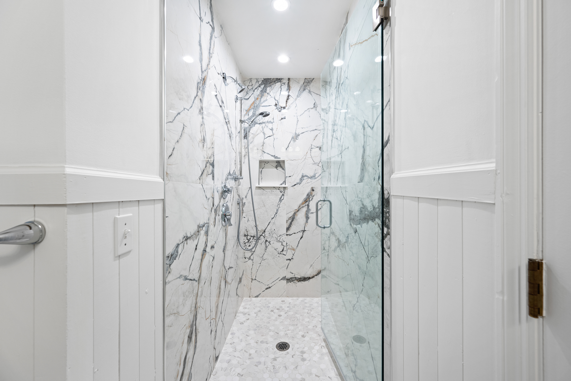 28 Battery Road | Beautiful new walk-in shower