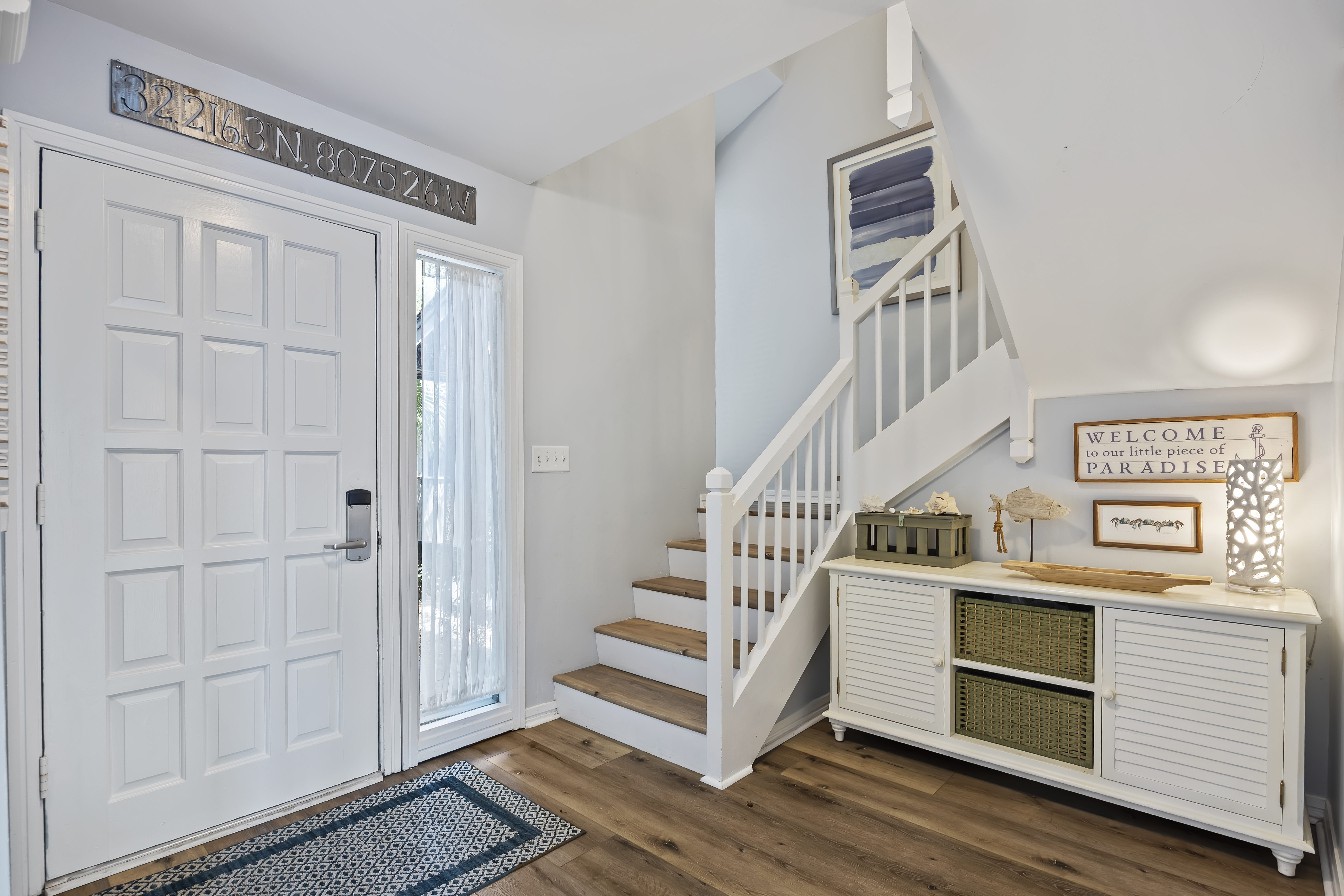 5 Hickory Cove | Welcoming entryway 