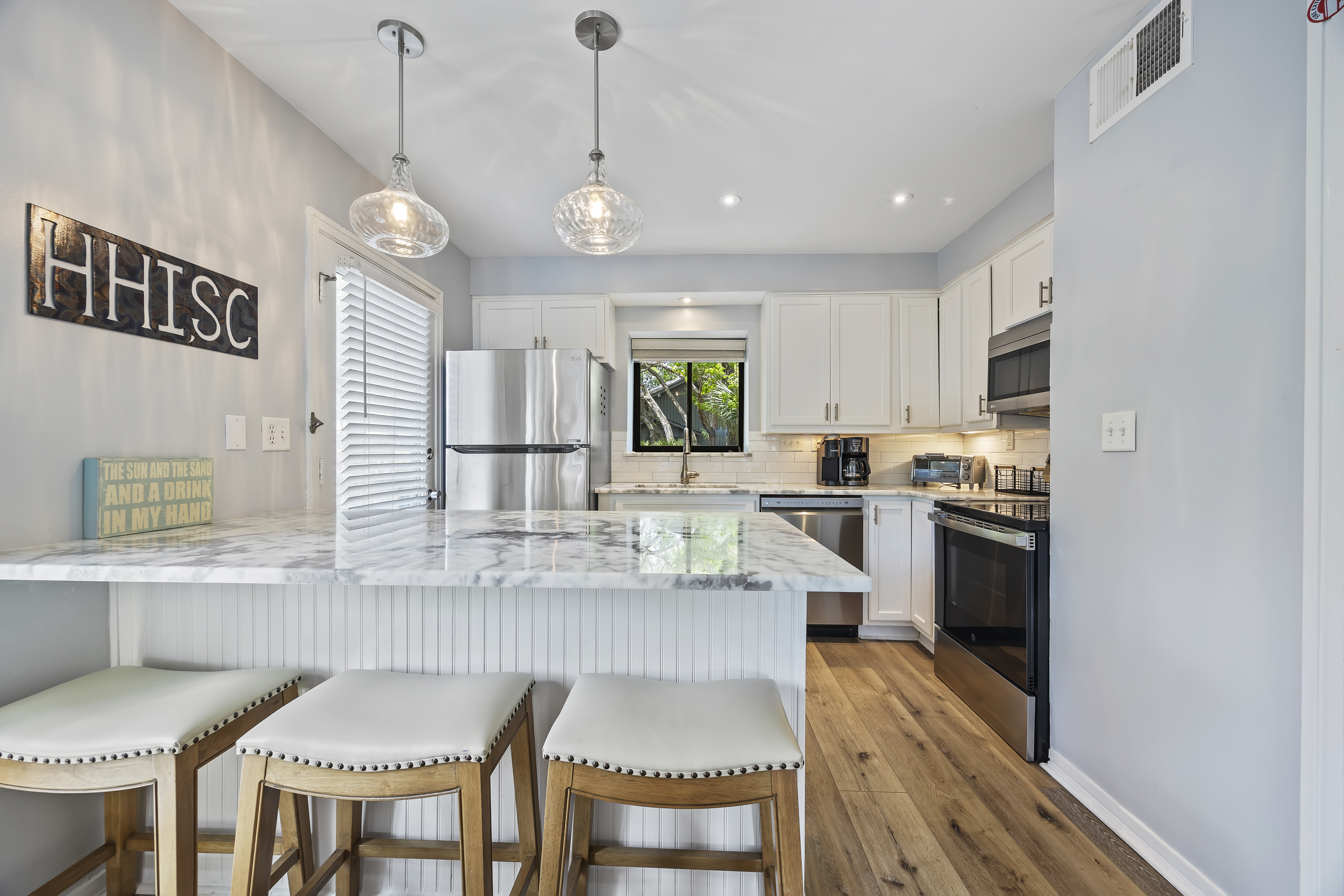 5 Hickory Cove | Stunning renovated kitchen w/ 3 barstool seats