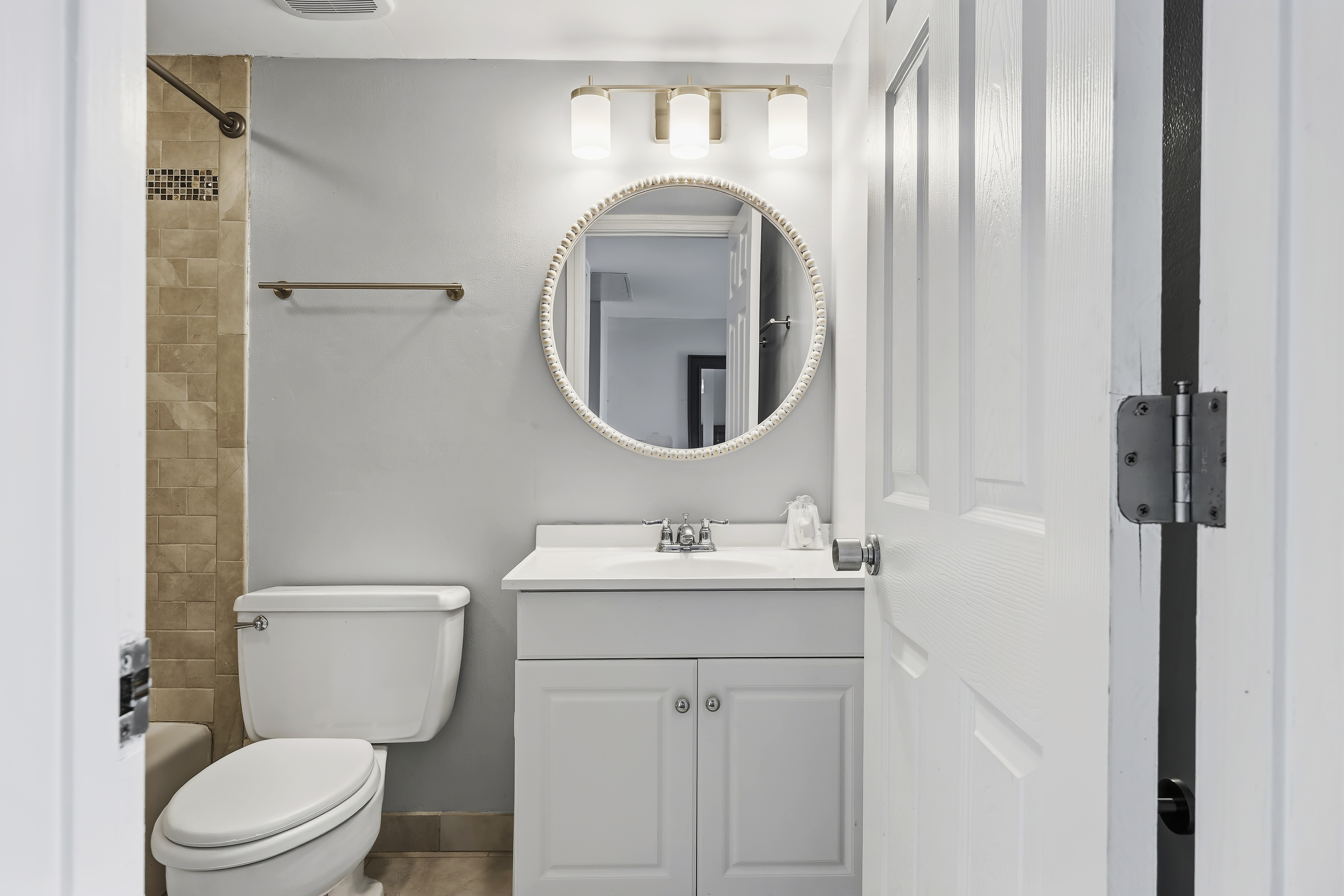 5 Hickory Cove | Bedroom 2 Bathroom