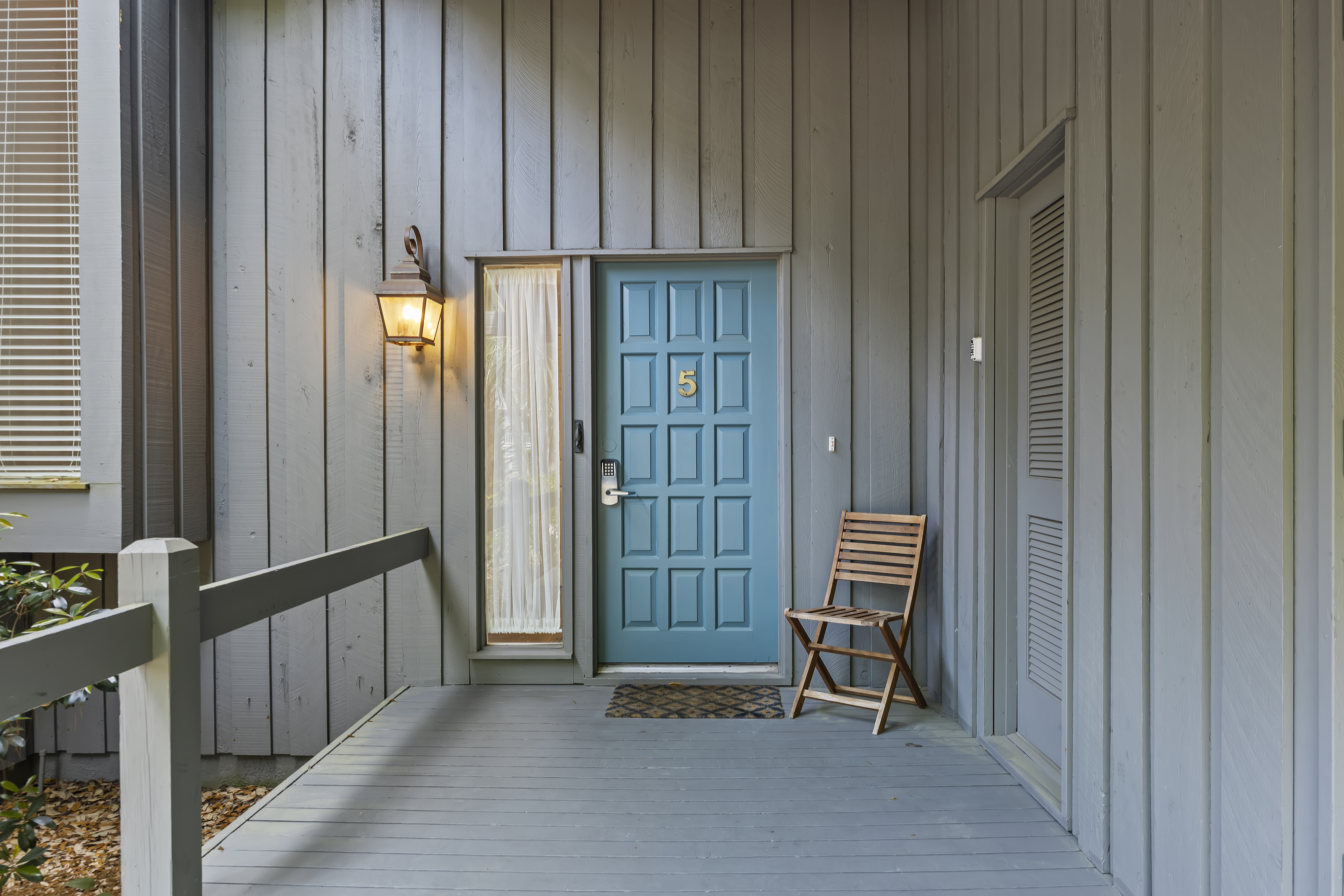 5 Hickory Cove | Welcoming entryway 